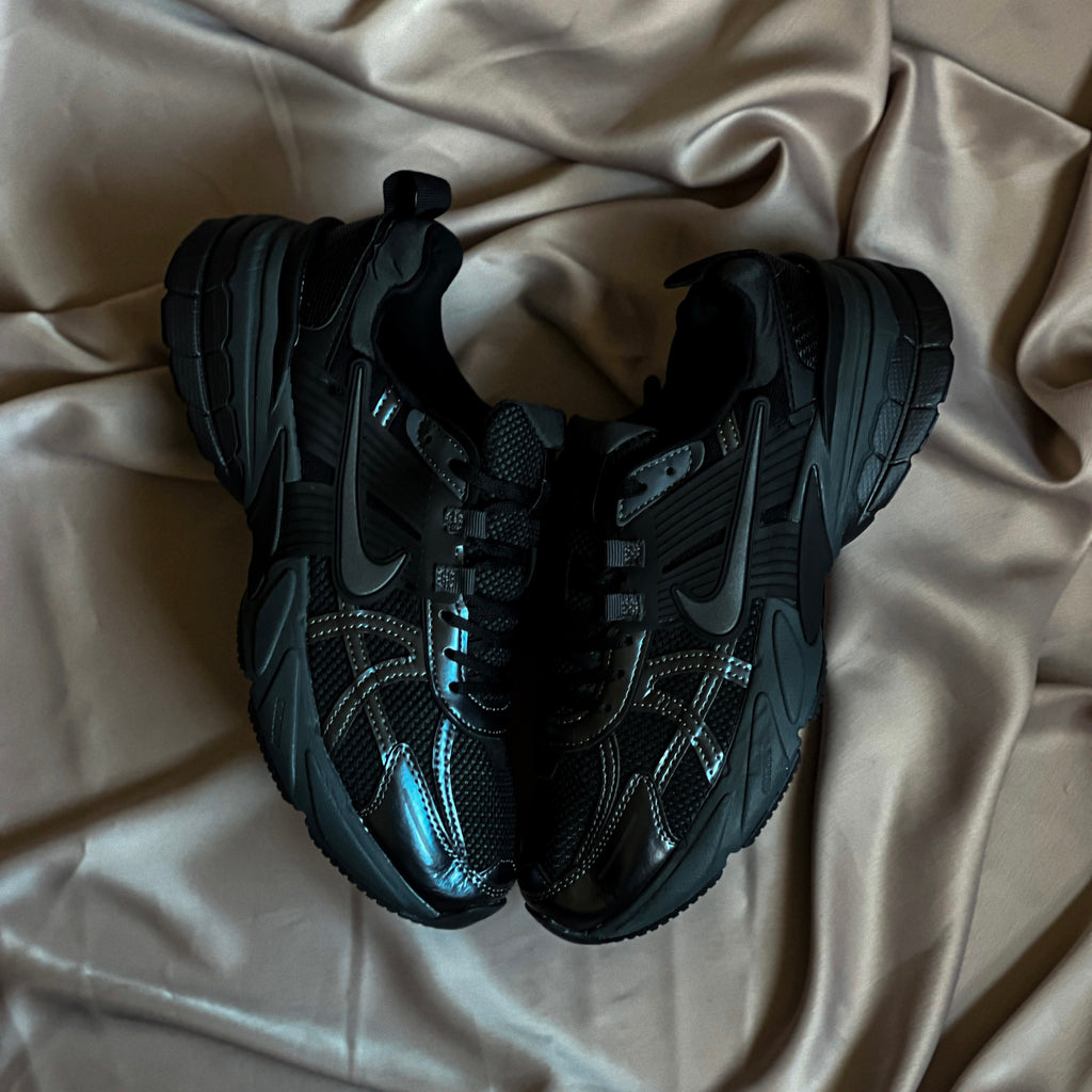 NIKE V2K RUN / BLACK DARK