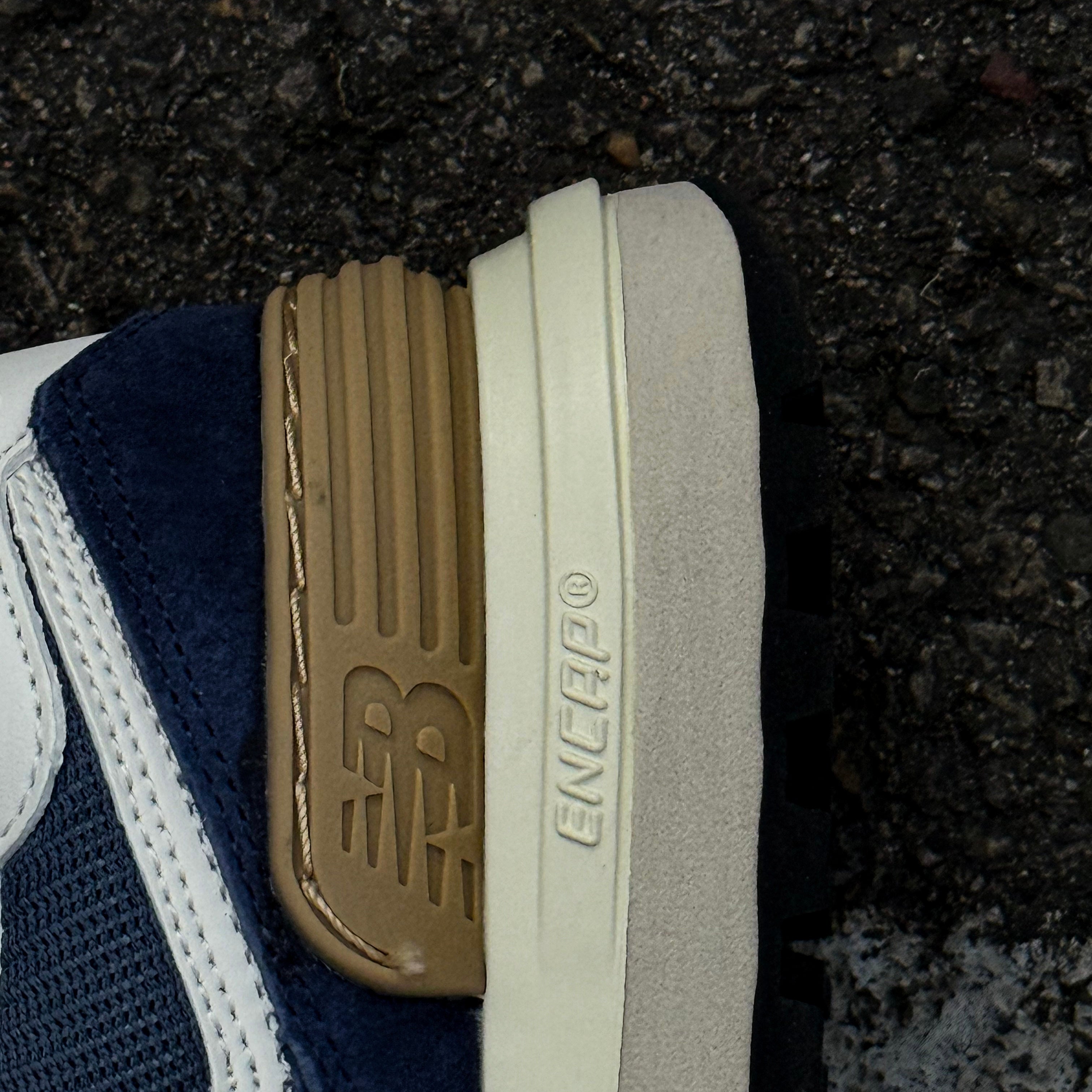NEW BALANCE 574 / NAVY WHITE BEIGE