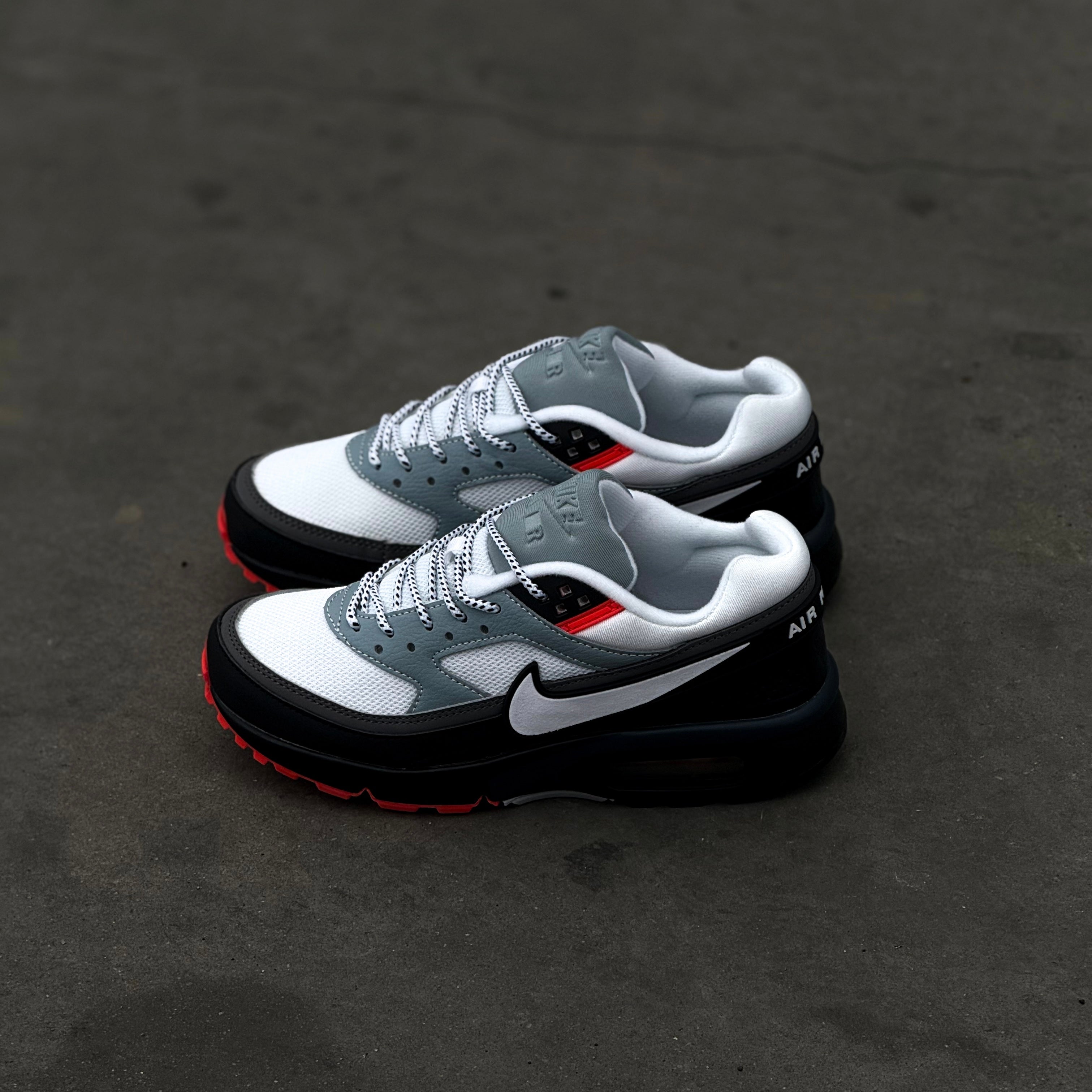 NIKE AIR MAX BW / BLACK WHITE