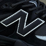 NEW BALANCE 9060 / BLACK REFLECTIVE