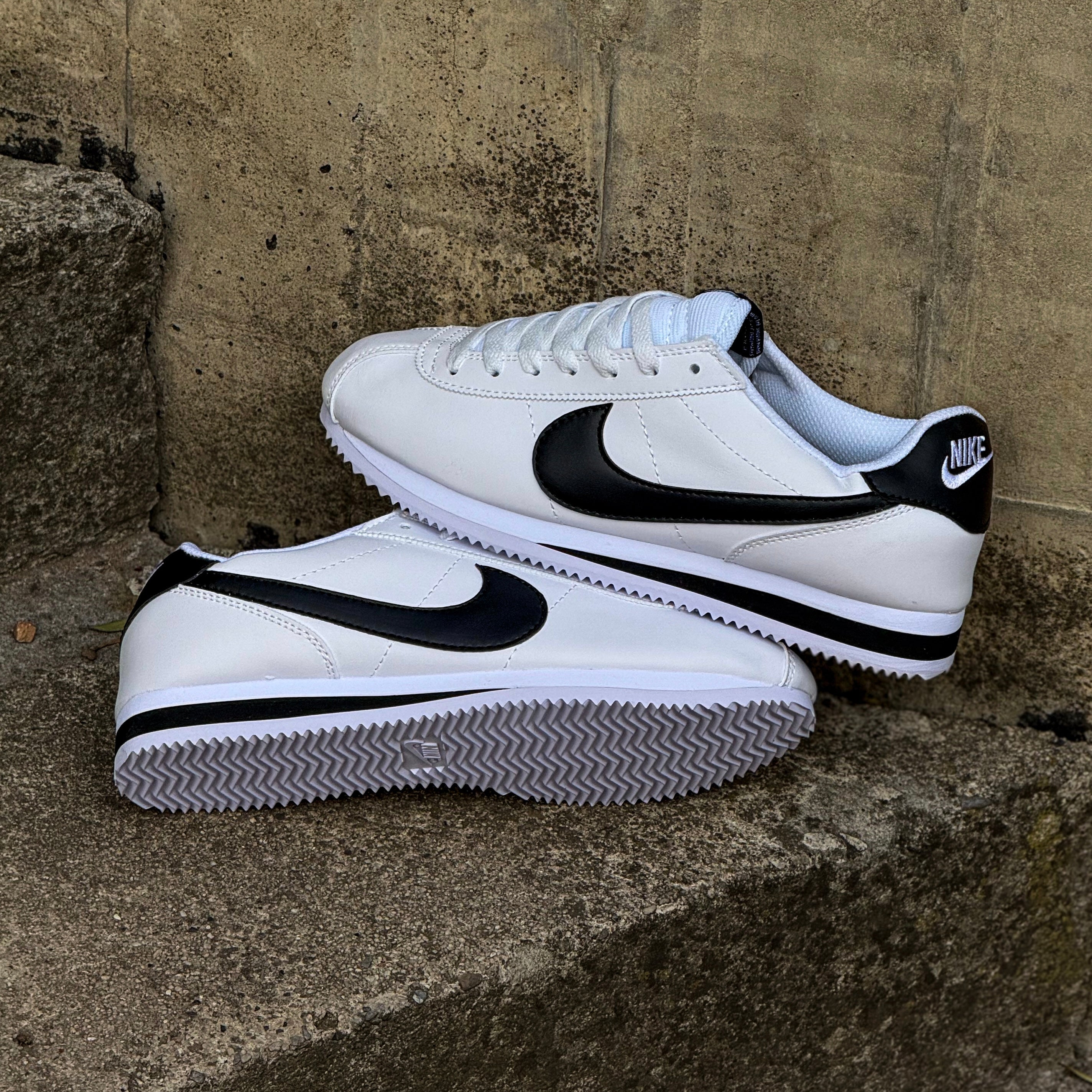 NIKE CORTEZ / WHITE BLACK