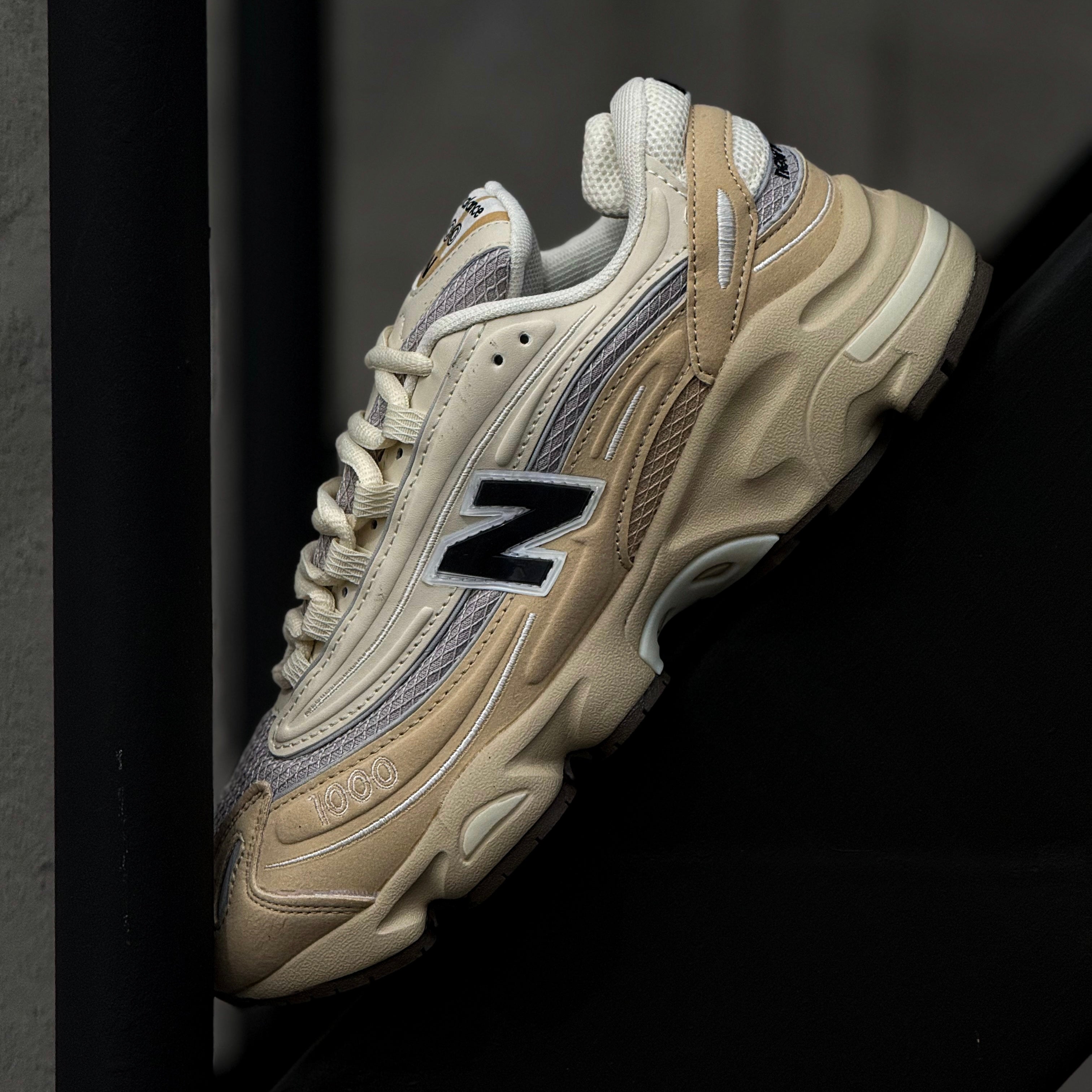 NEW BALANCE 1000 / INCENSE BLACK