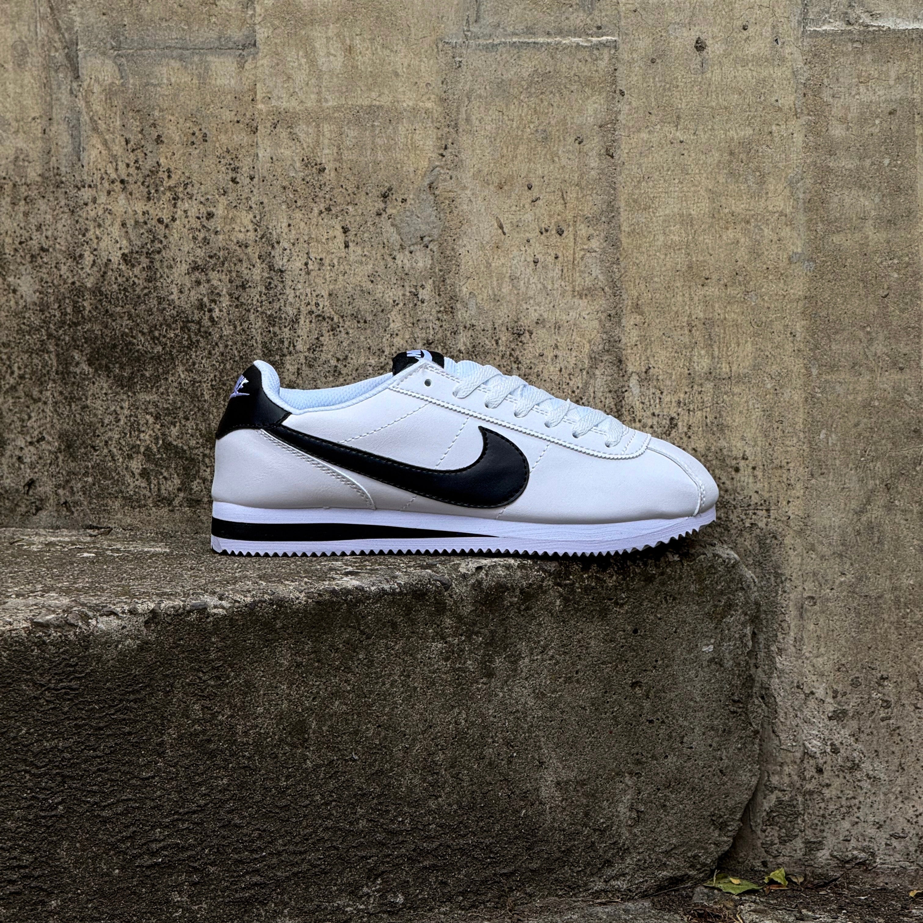 NIKE CORTEZ / WHITE BLACK