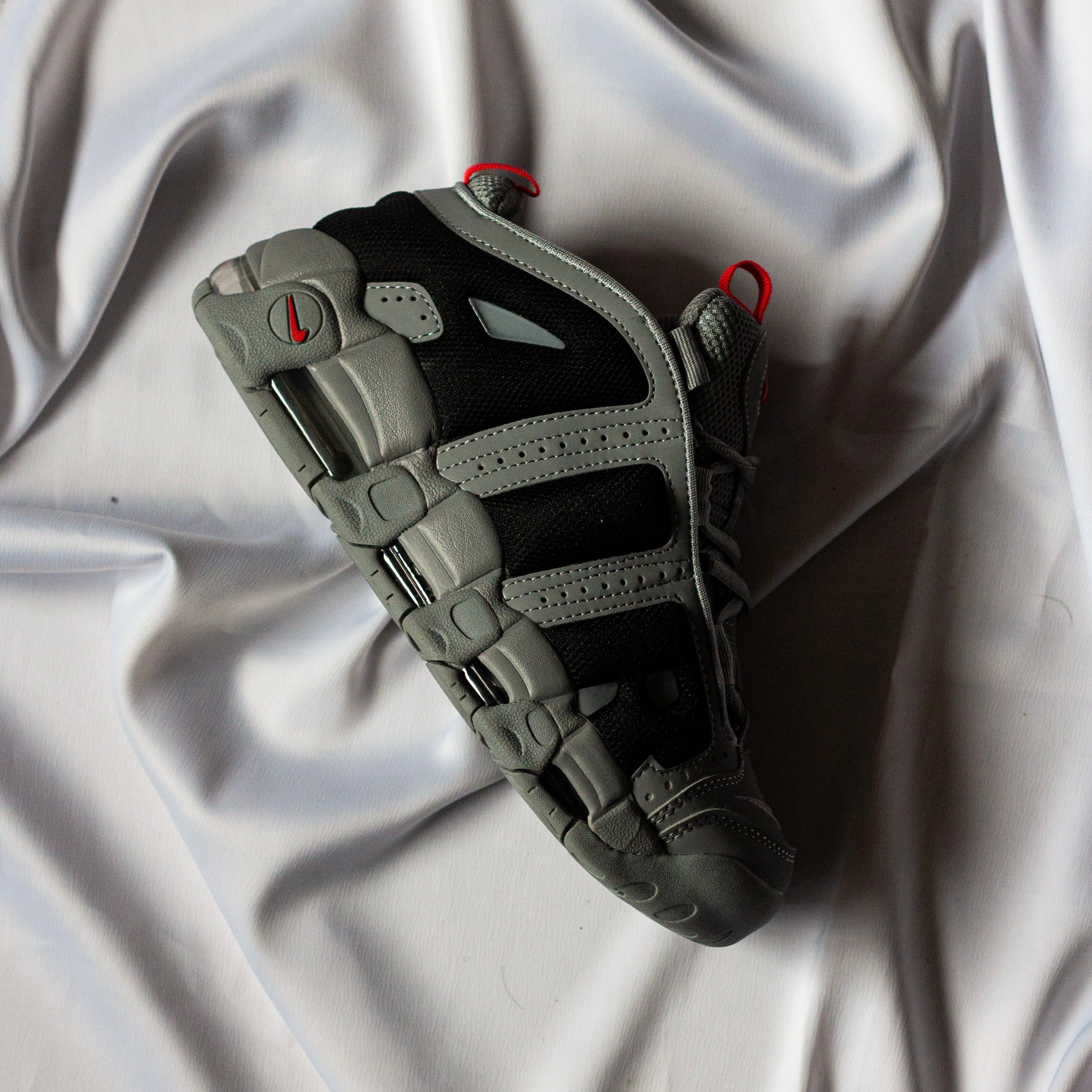 NIKE AIR MORE UPTEMPO / DARK GREY