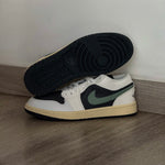 JORDAN 1 LOW / JADE SMOKE