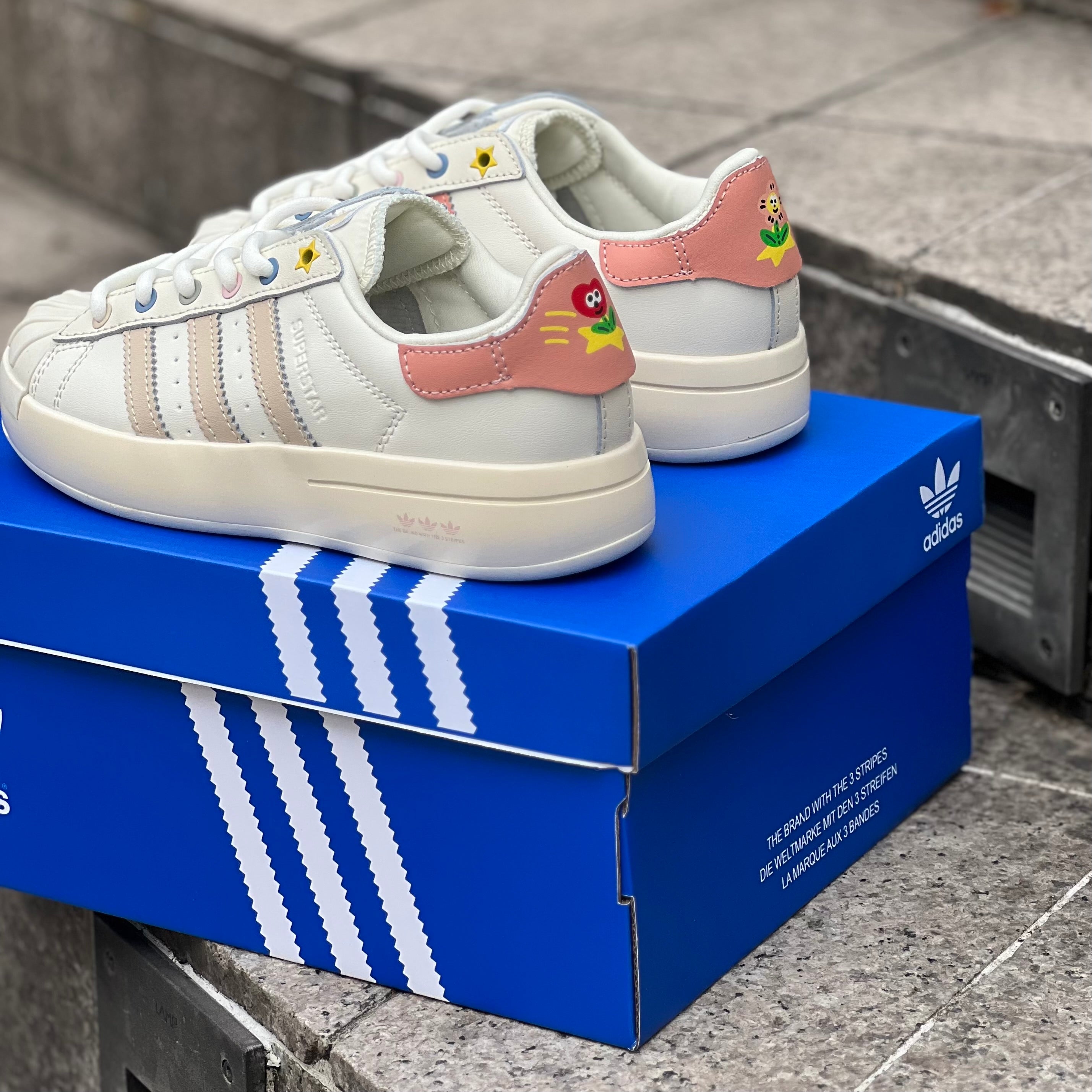 ADIDAS SUPERSTAR / WHITE FLOWERS