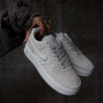 NIKE AIR FORCE ONE / LIGHT