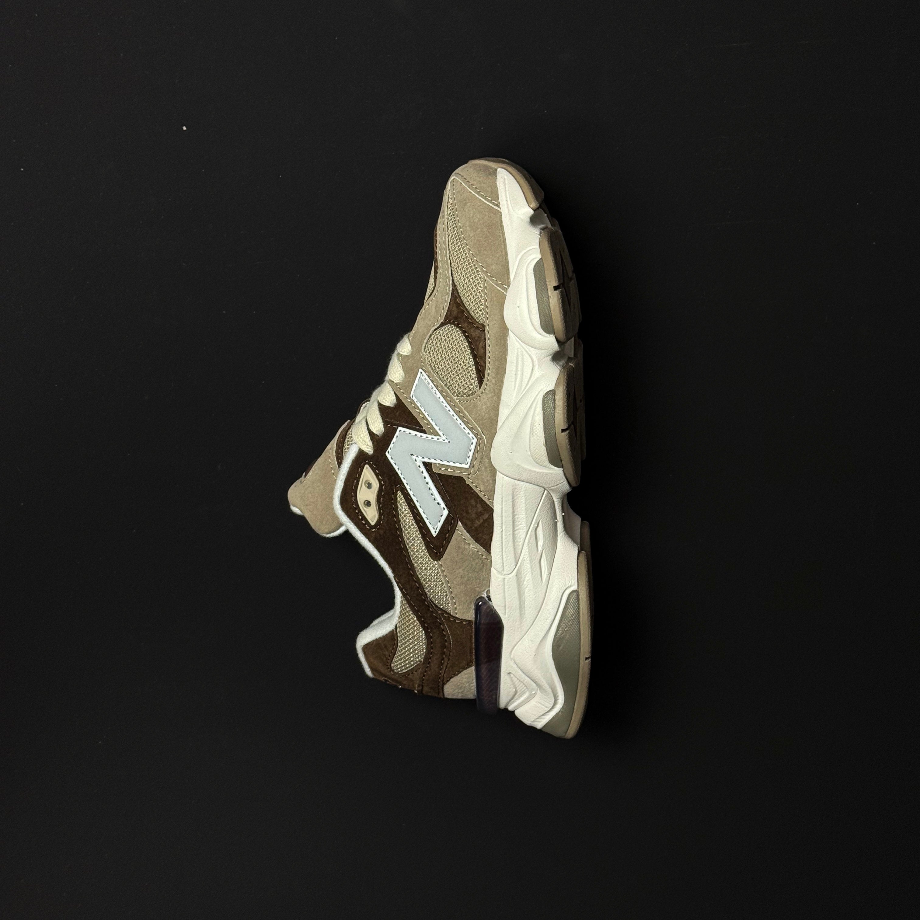 NEW BALANCE 9060 / BROWN BEIGE