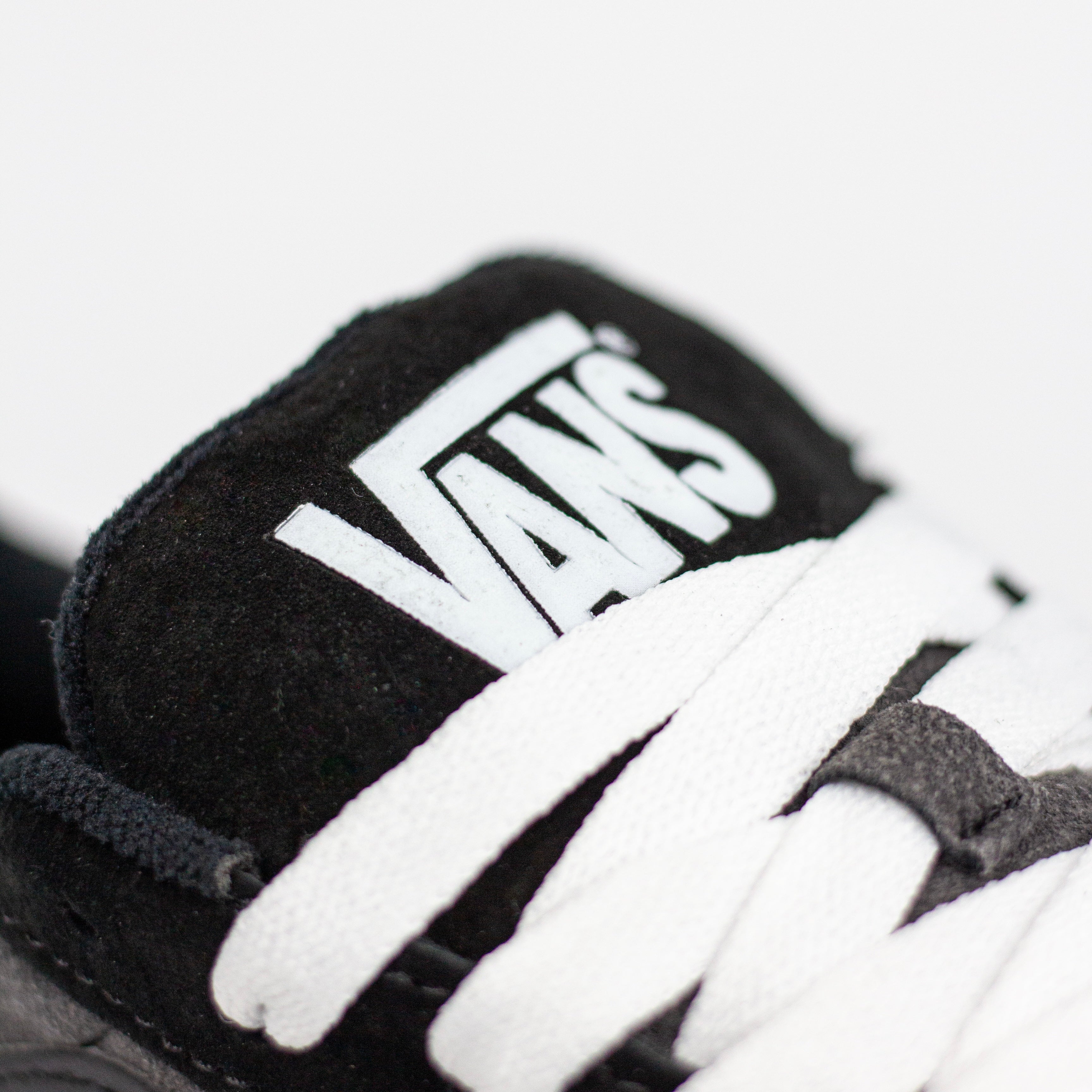 VANS HYLANE BLACK WHITE GUM