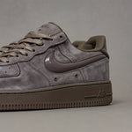 NIKE AIR FORCE 1 / MINK BROWN