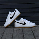 NIKE SB DUNK LOW PRO / WHITE GUM