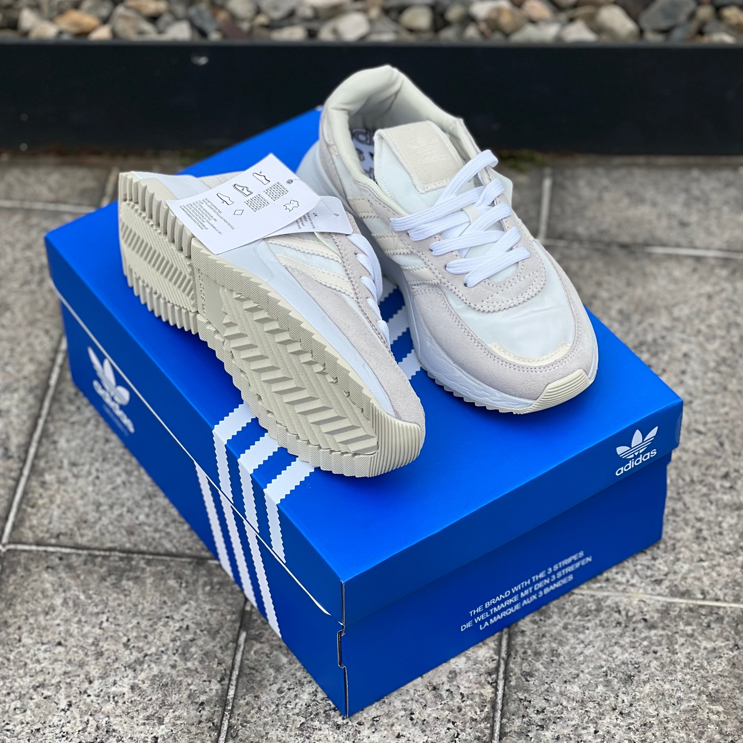 ADIDAS RETROPY F2 / WHITE
