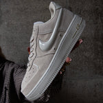 NIKE AIR FORCE ONE / LIGHT