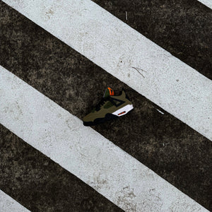 JORDAN 4 RETRO / UNDEFEATED