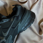NIKE V2K RUN / BLACK DARK
