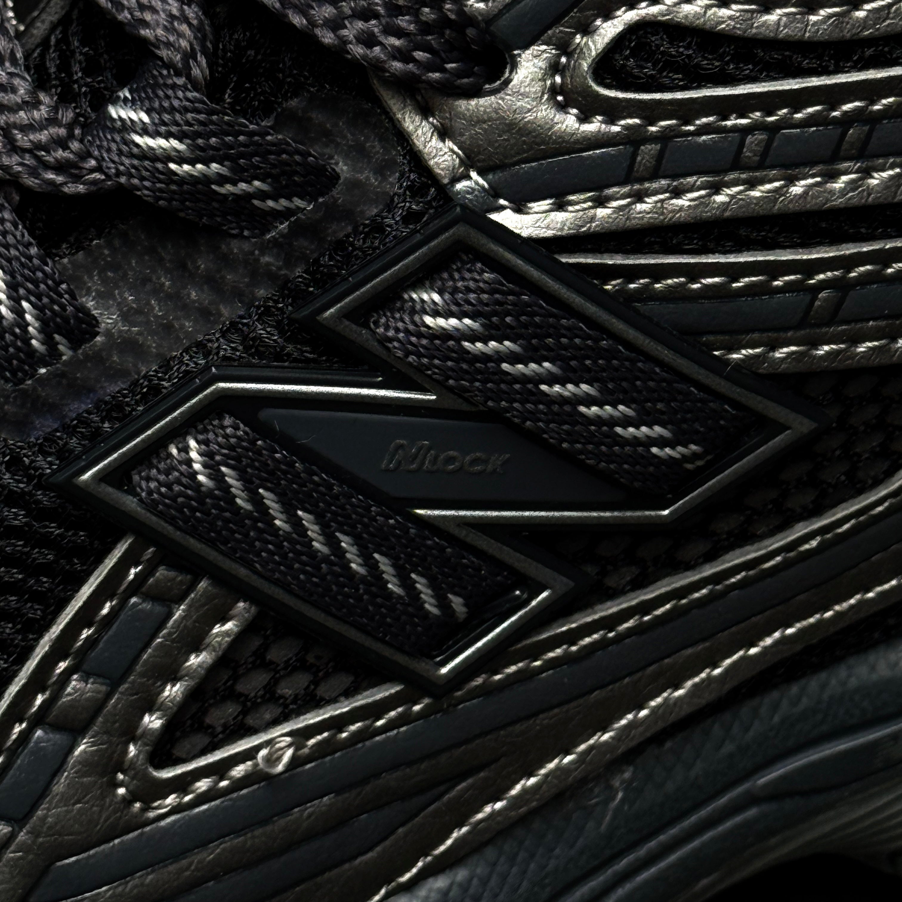 NEW BALANCE 1906R / BLACK SILVER