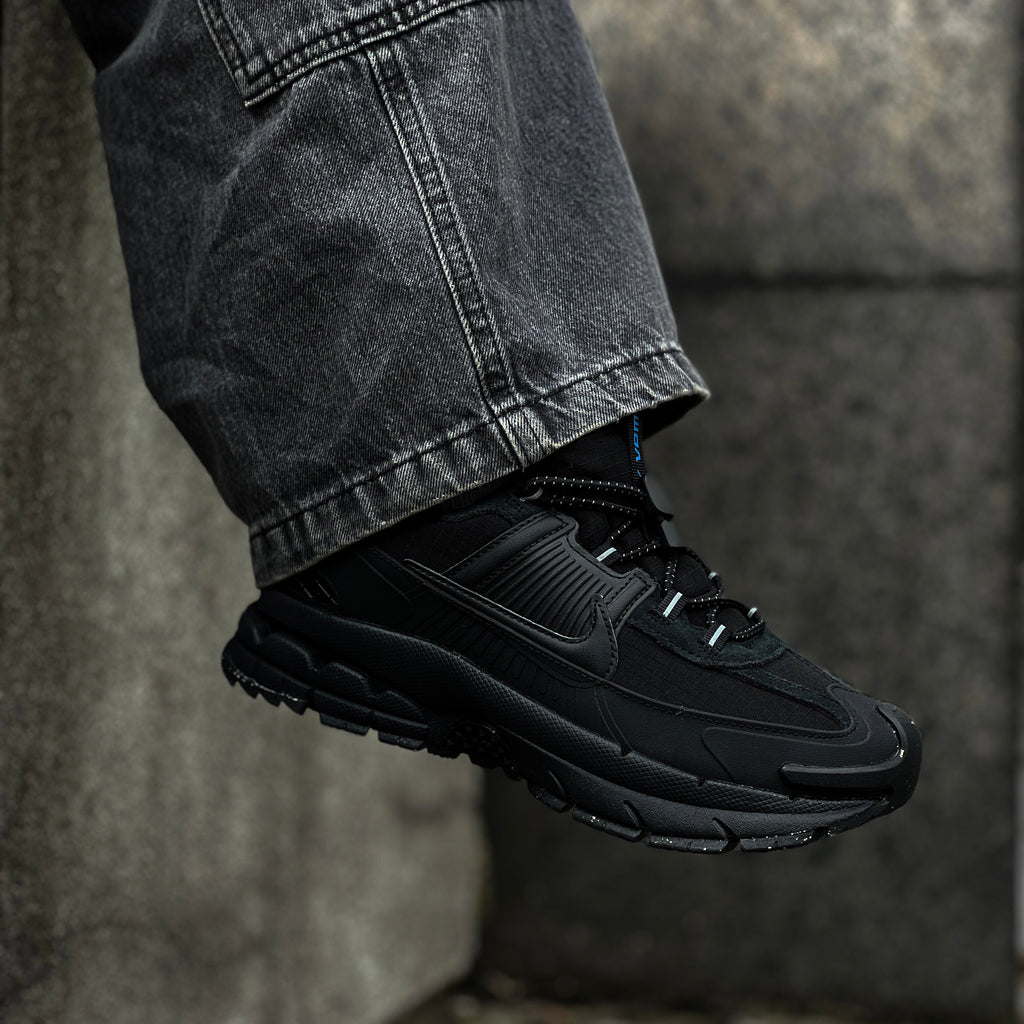 NIKE ZOOM VOMERO ROAM / TRIPLE BLACK