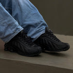 NIKE SHOX R4 / BLACK