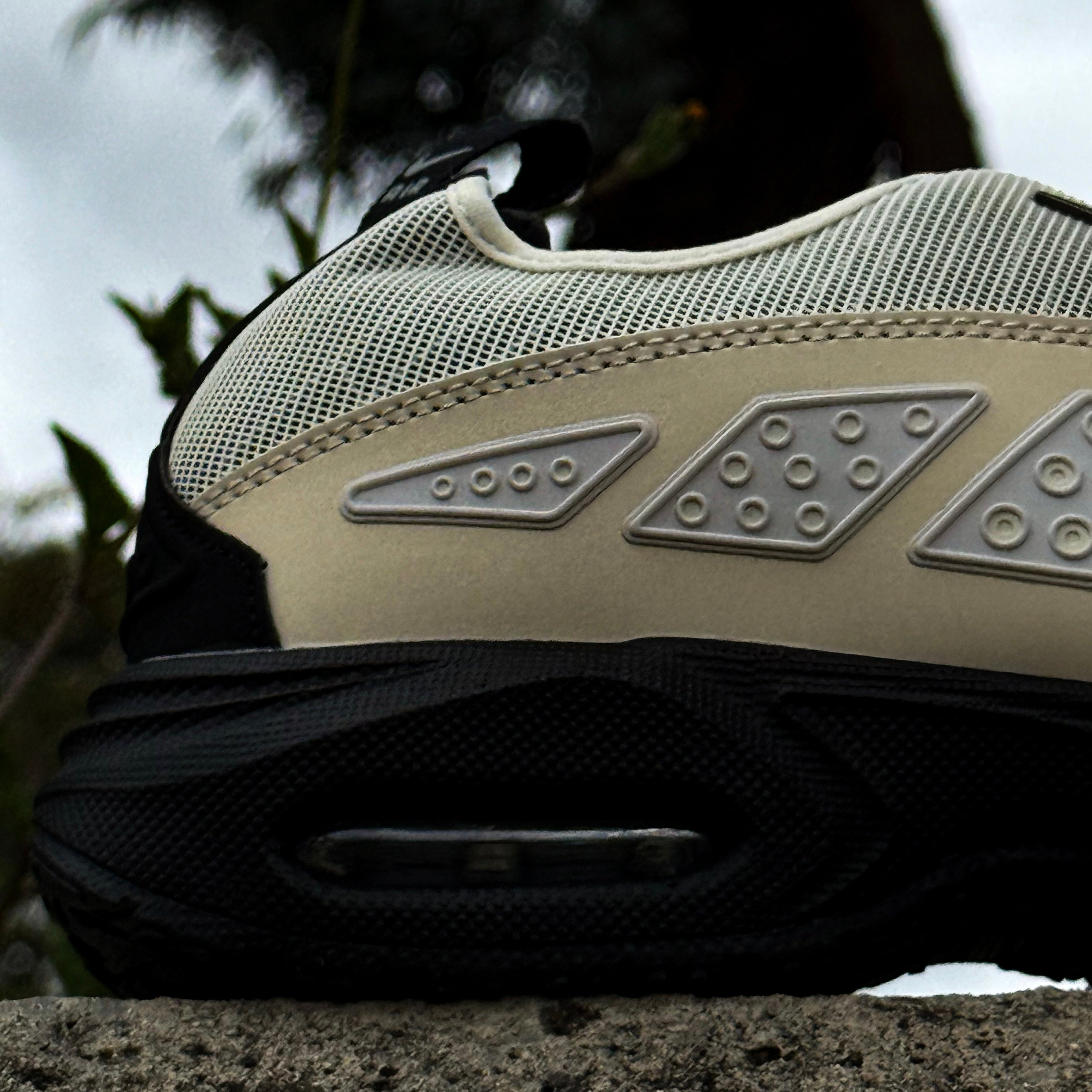 NIKE AIR MAX SNDR / GREY