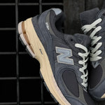 New Balance 2002R / Dark grey