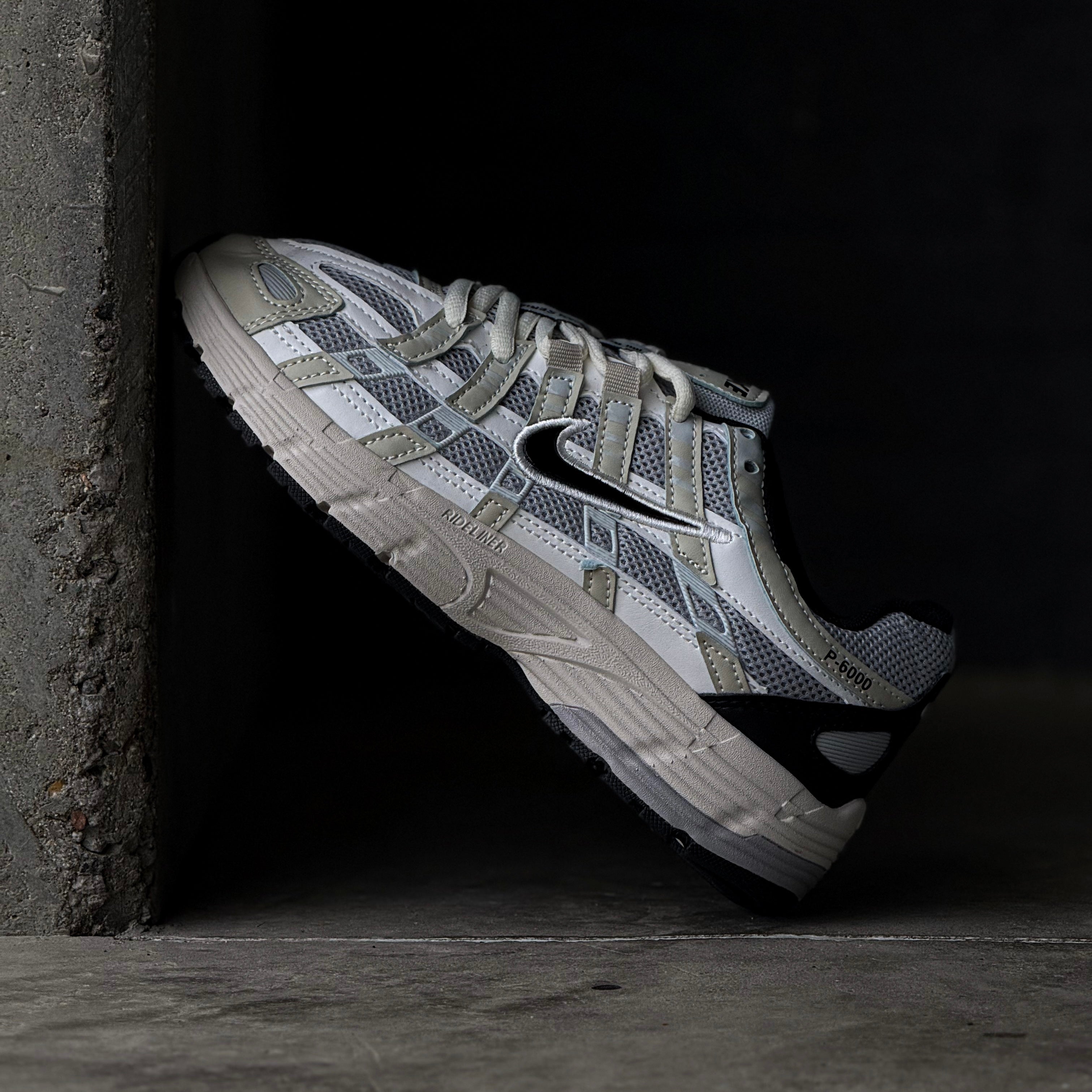 NIKE P-6000 / PLATINUM TINT BLACK