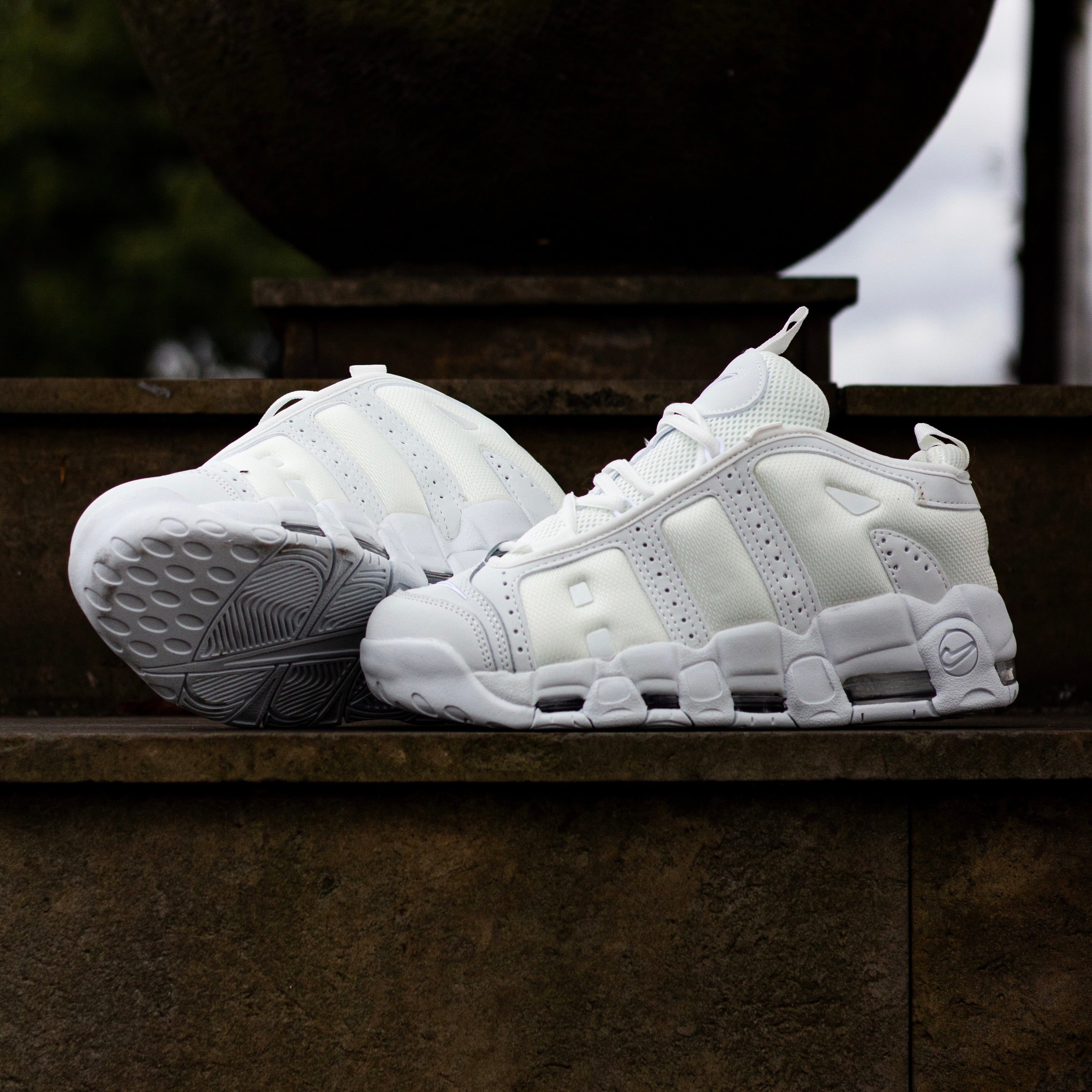 NIKE AIR MORE UPTEMPO LOW / TRIPLE WHITE