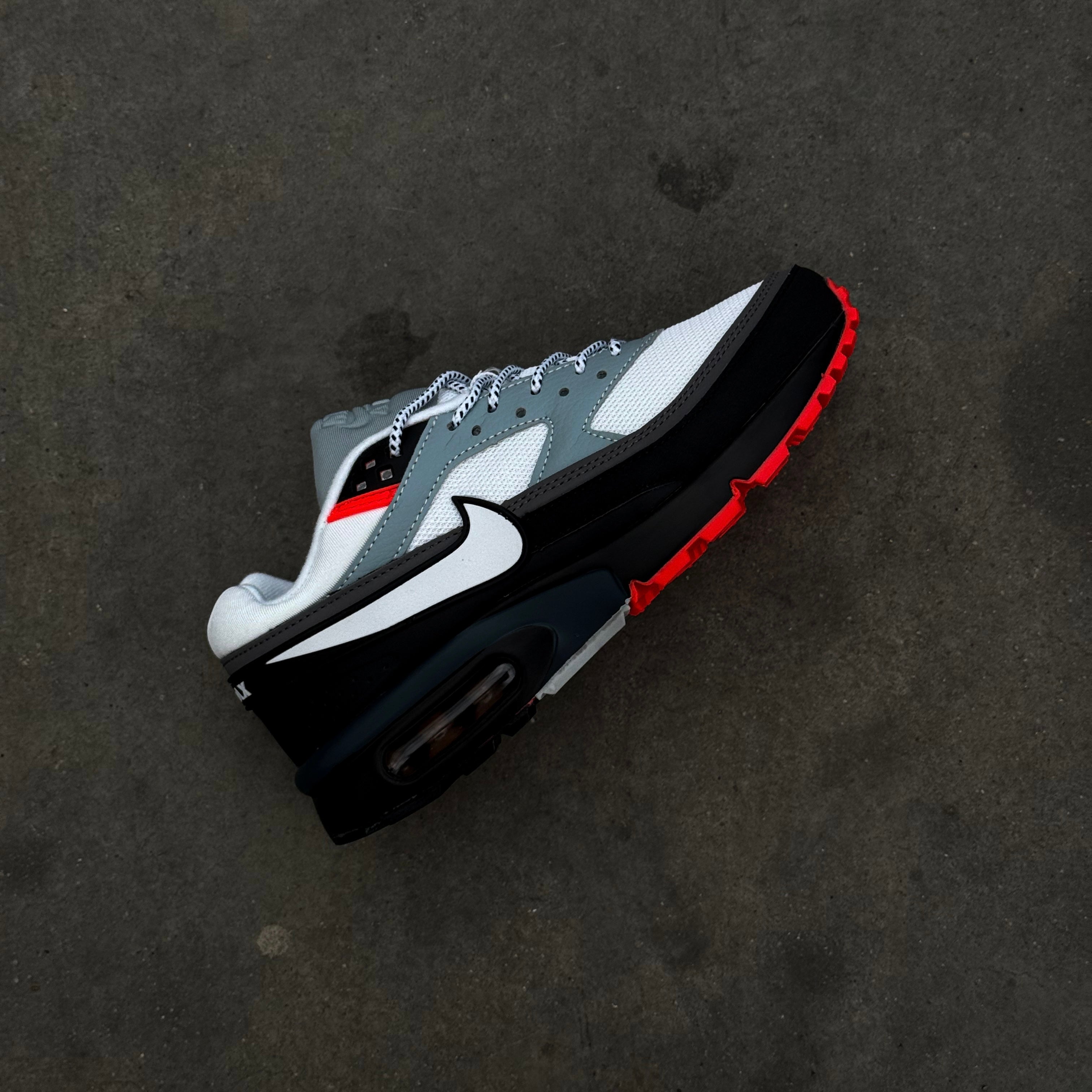 NIKE AIR MAX BW / BLACK WHITE