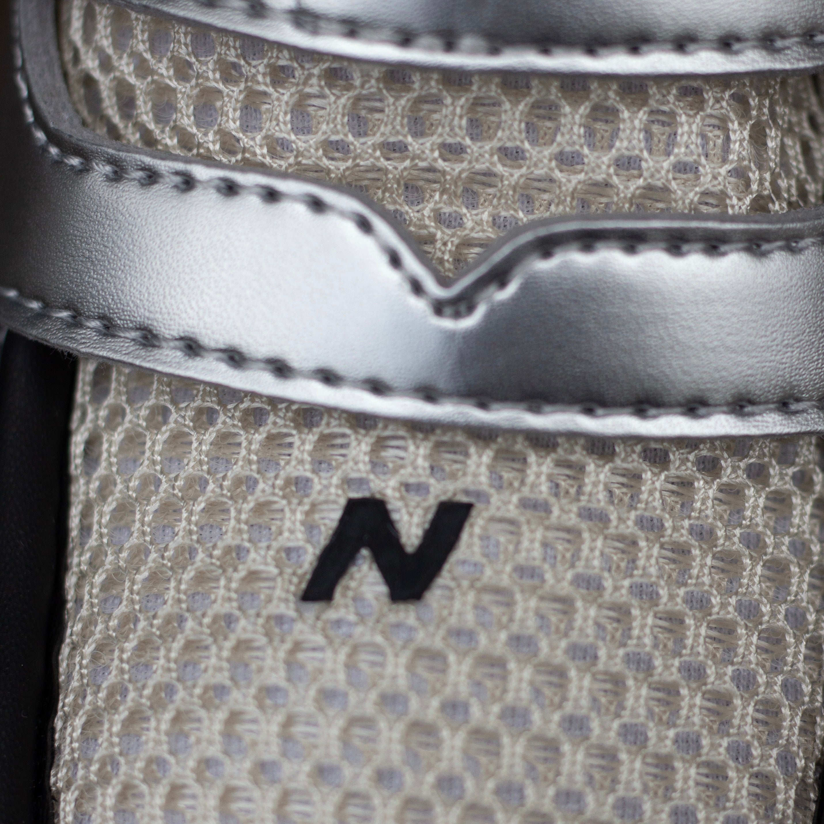 NEW BALANCE 1906L / SILVER METALLIC CREAM