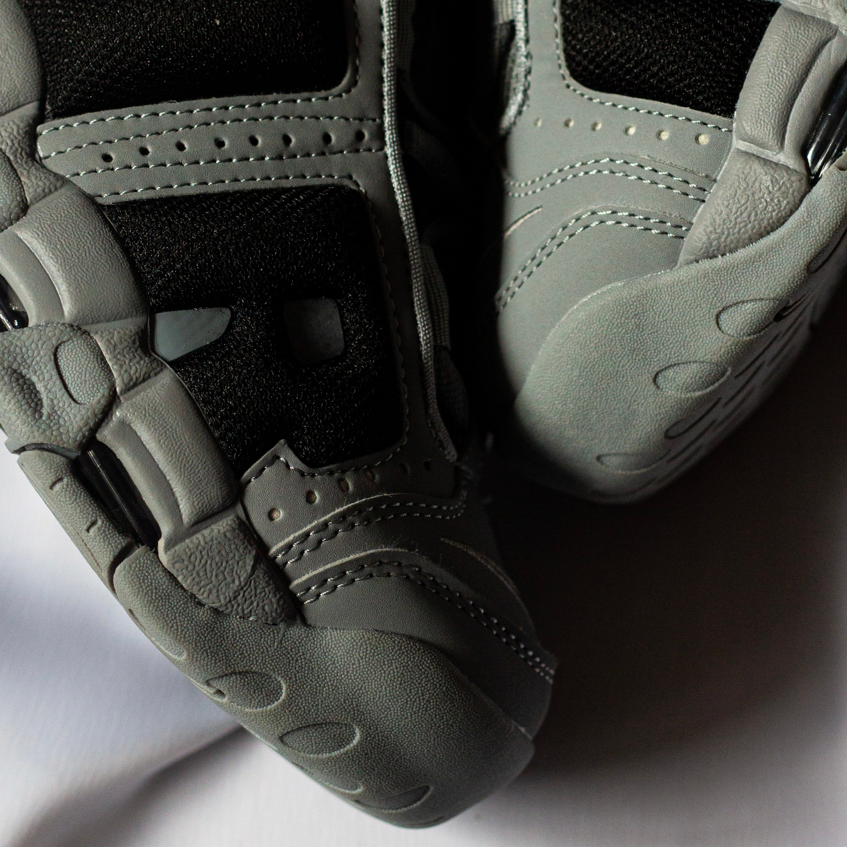 NIKE AIR MORE UPTEMPO / DARK GREY