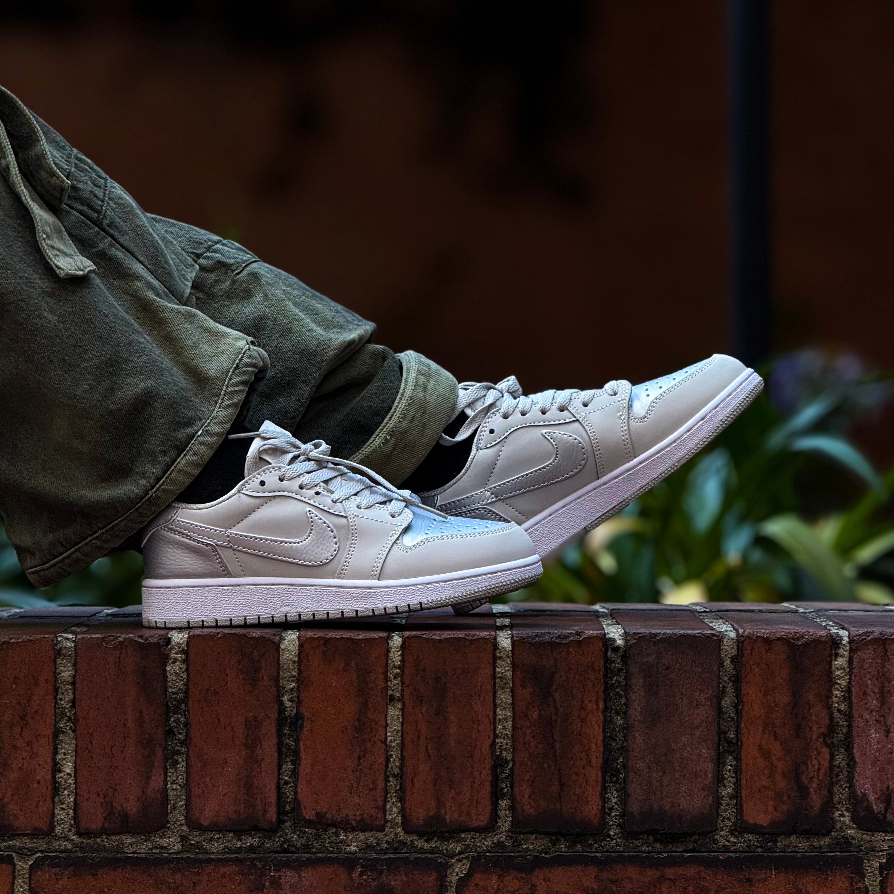 AIR JORDAN 1 LOW / METALLIC SILVER