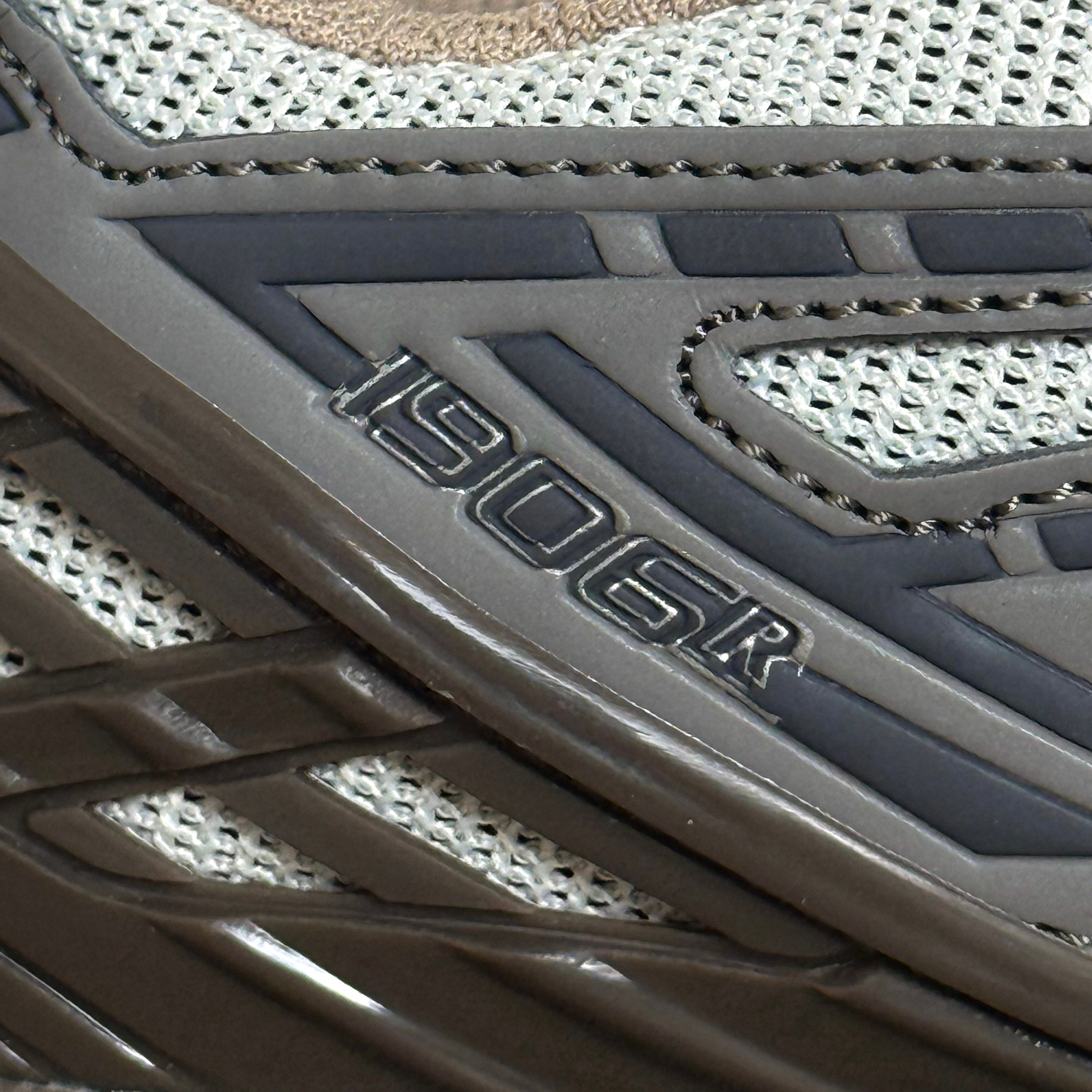 NEW BALANCE 1906R / DRIFTWOOD DARK MUSHROOM