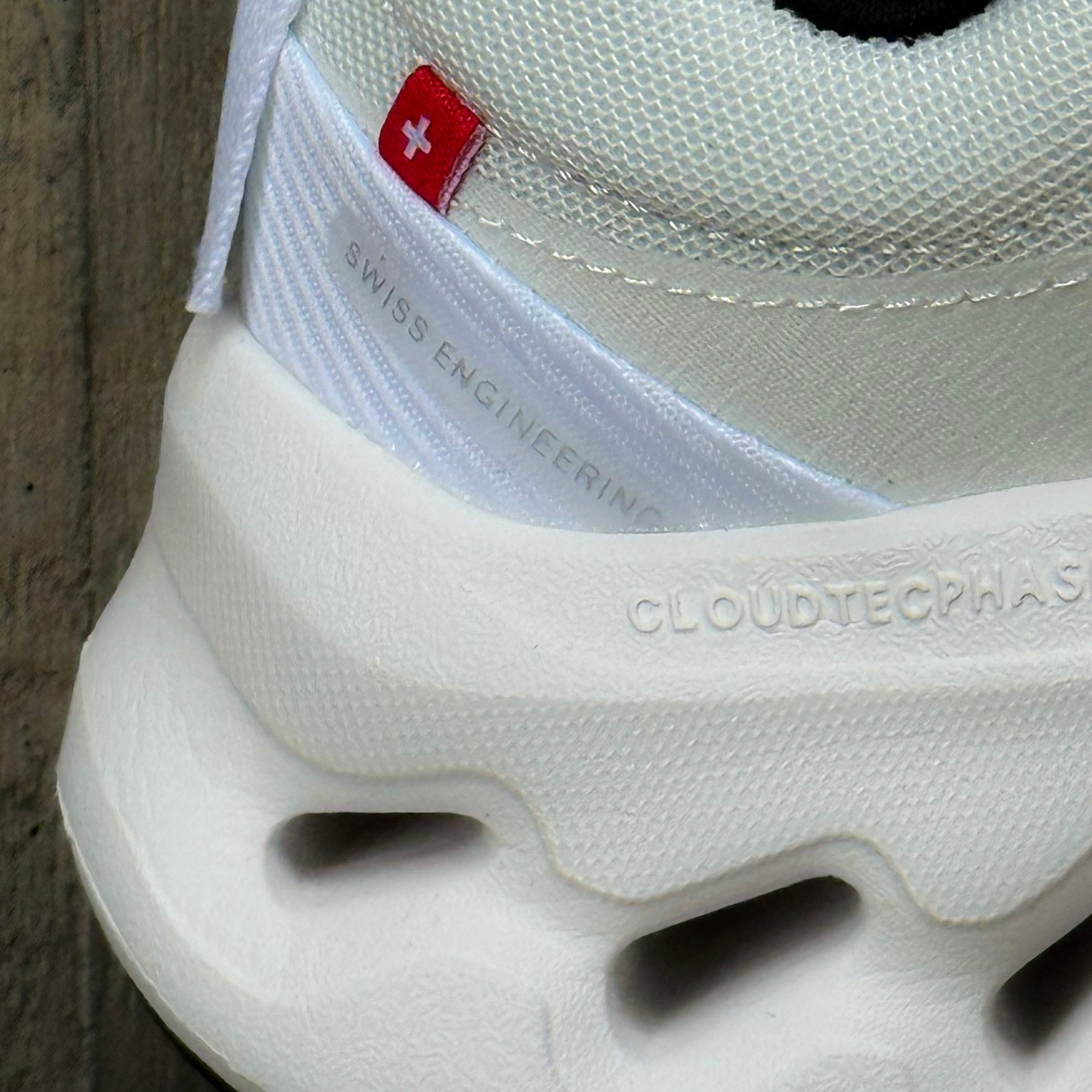 ONCLOUD ON RUNNING CLOUDTILT / LOEWE All