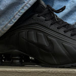 NIKE SHOX R4 / BLACK