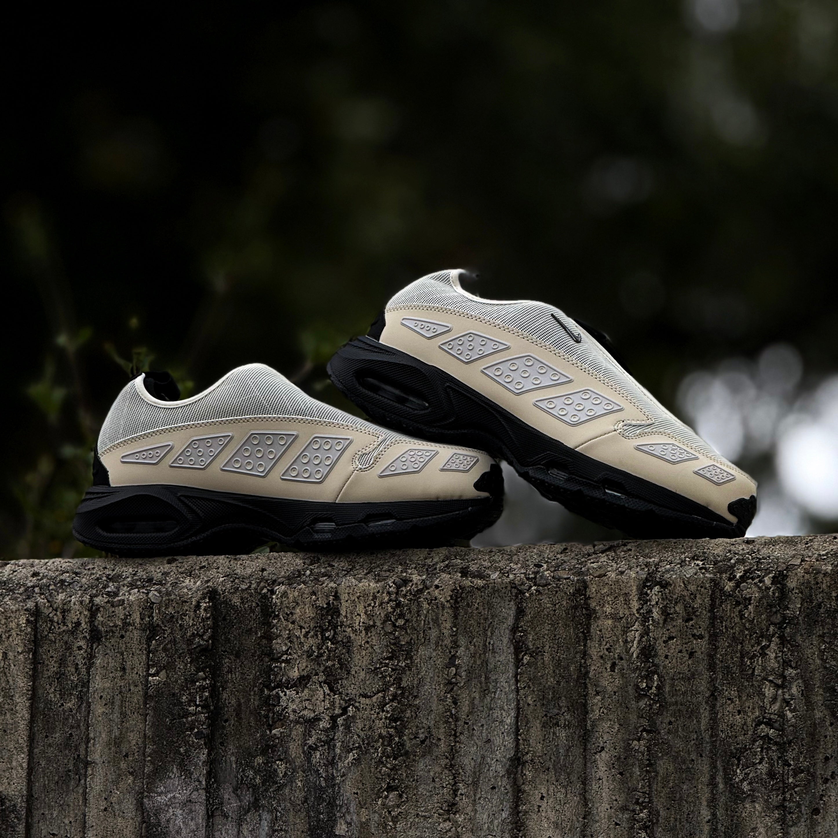 NIKE AIR MAX SNDR / GREY