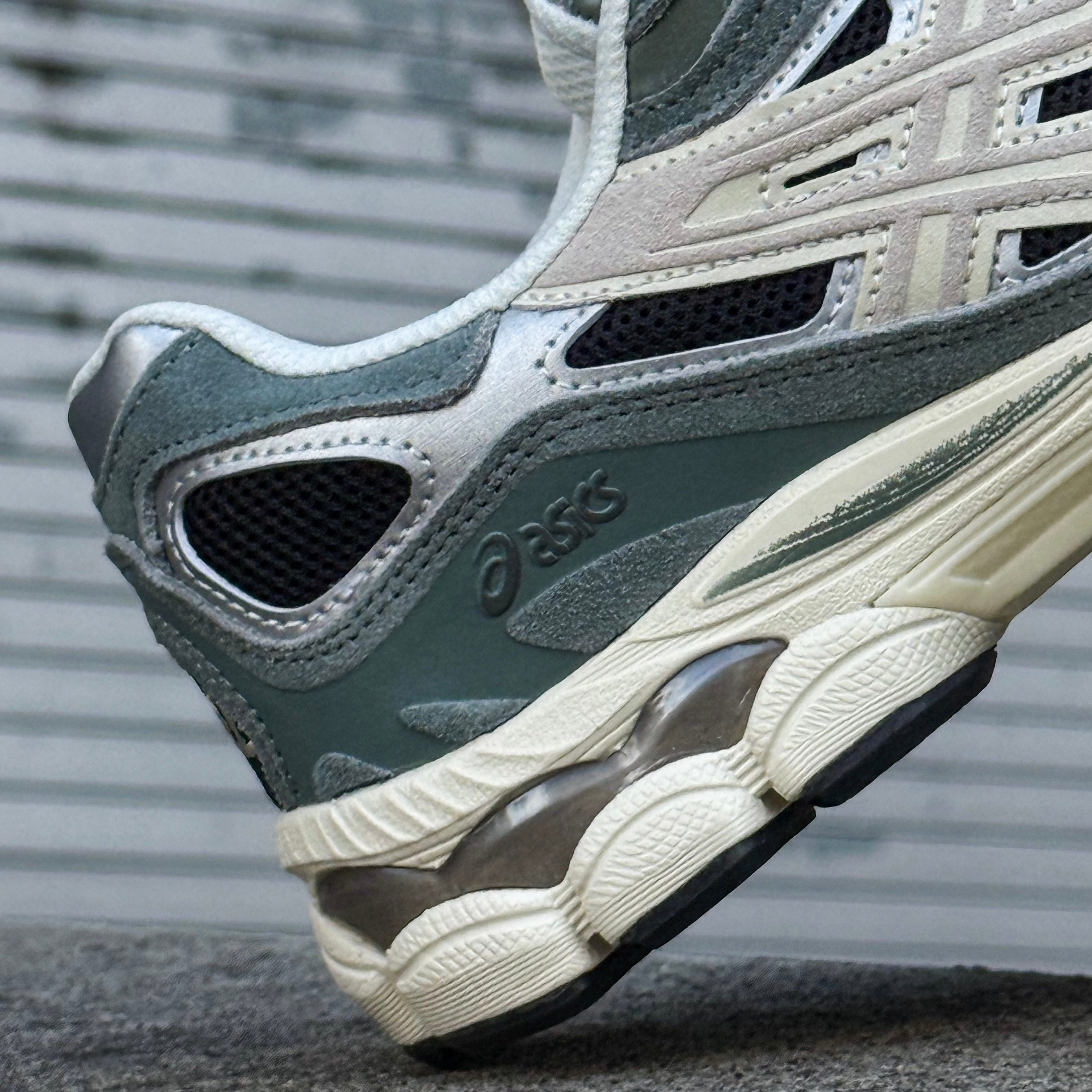 ASICS GEL - NYC / GRAPHITE GREY SMOKE GREY