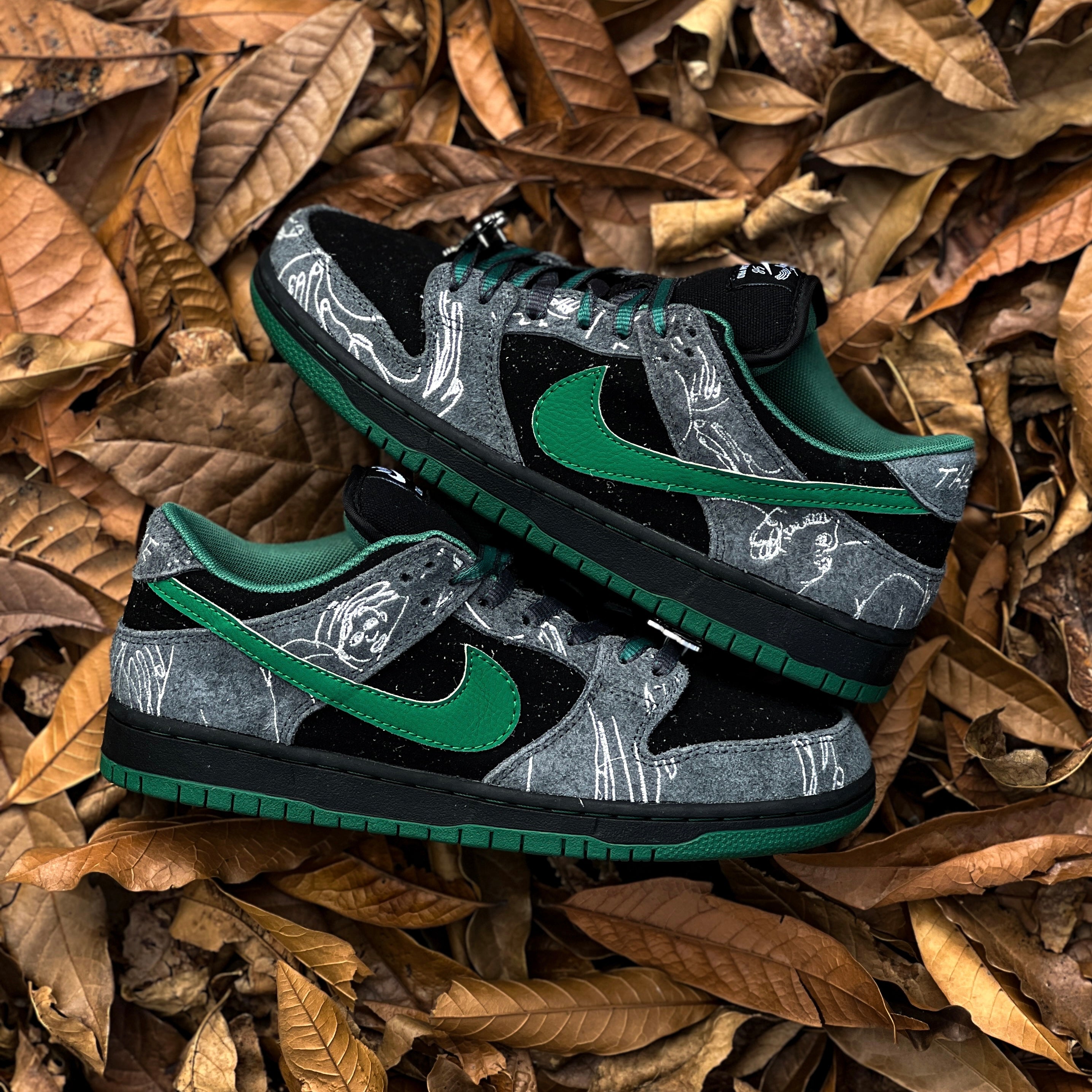 NIKE SB DUNK LOW / THERE SKATEBOARDS