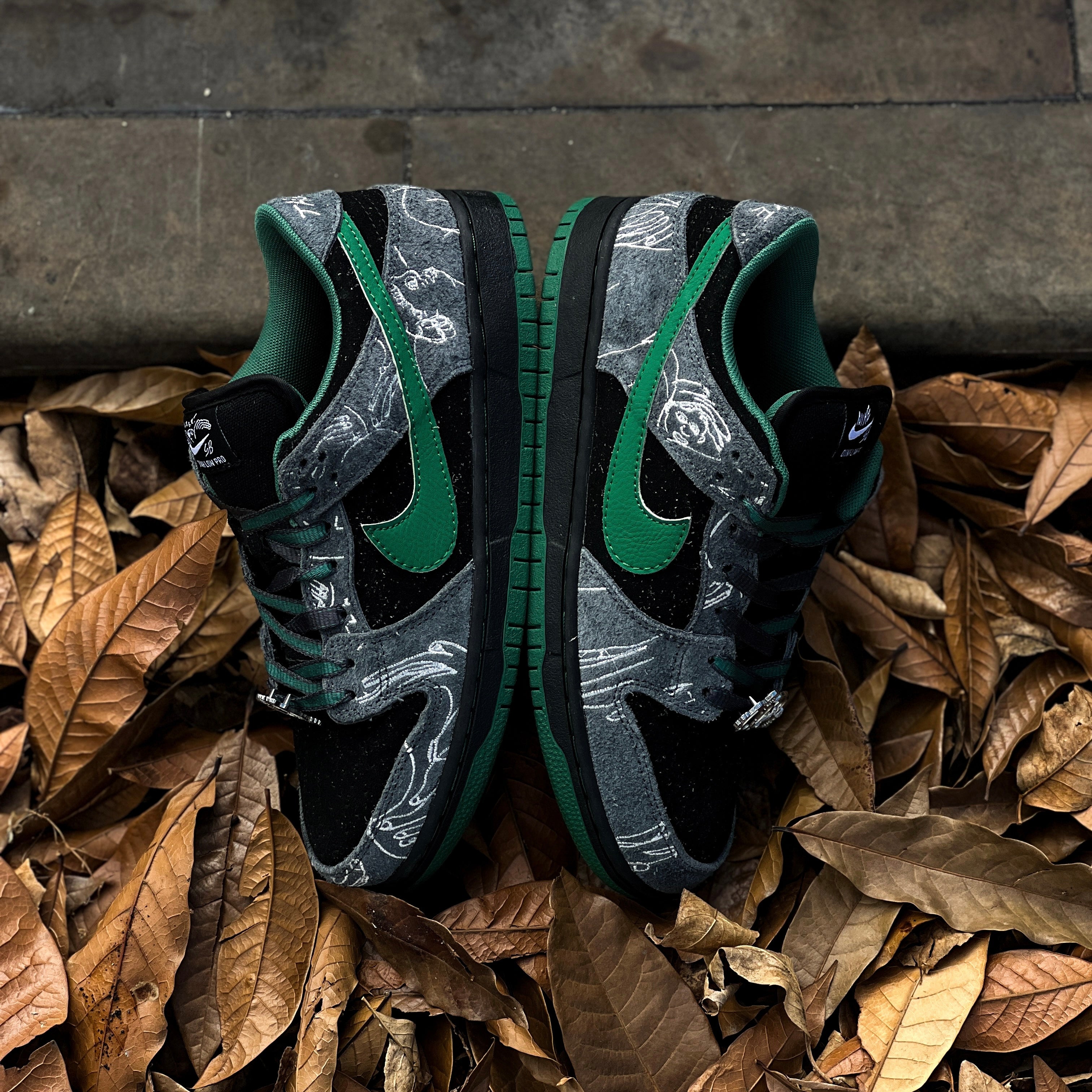 NIKE SB DUNK LOW / THERE SKATEBOARDS