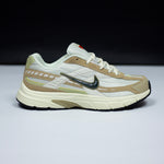 NIKE INITIATOR / LIGHT BONE CARGO KHAKI