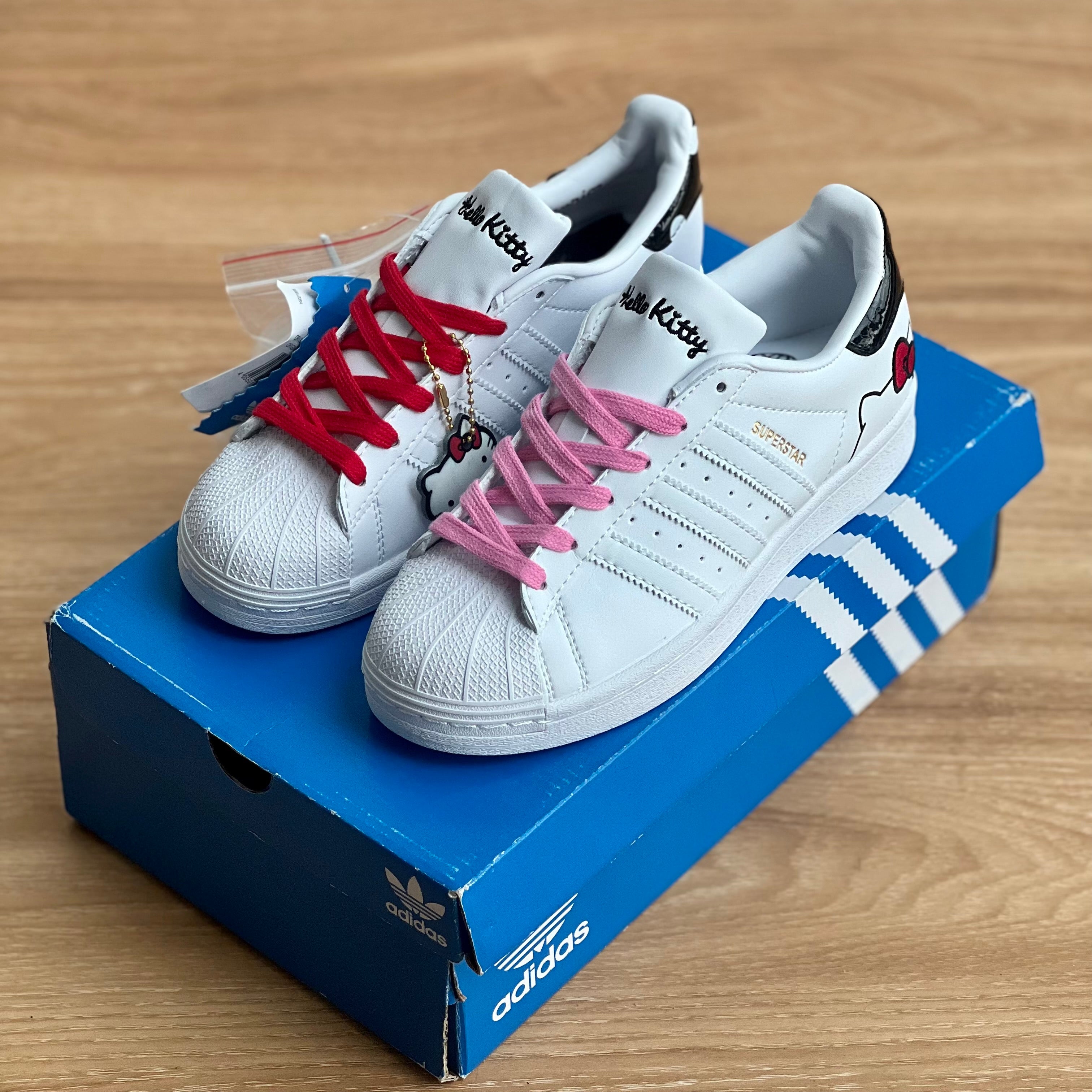 ADIDAS SUPERSTAR / HELLO KITTY