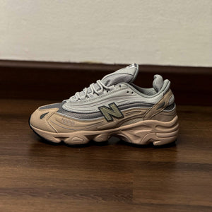 NEW BALANCE 1000 / GREY CREAM
