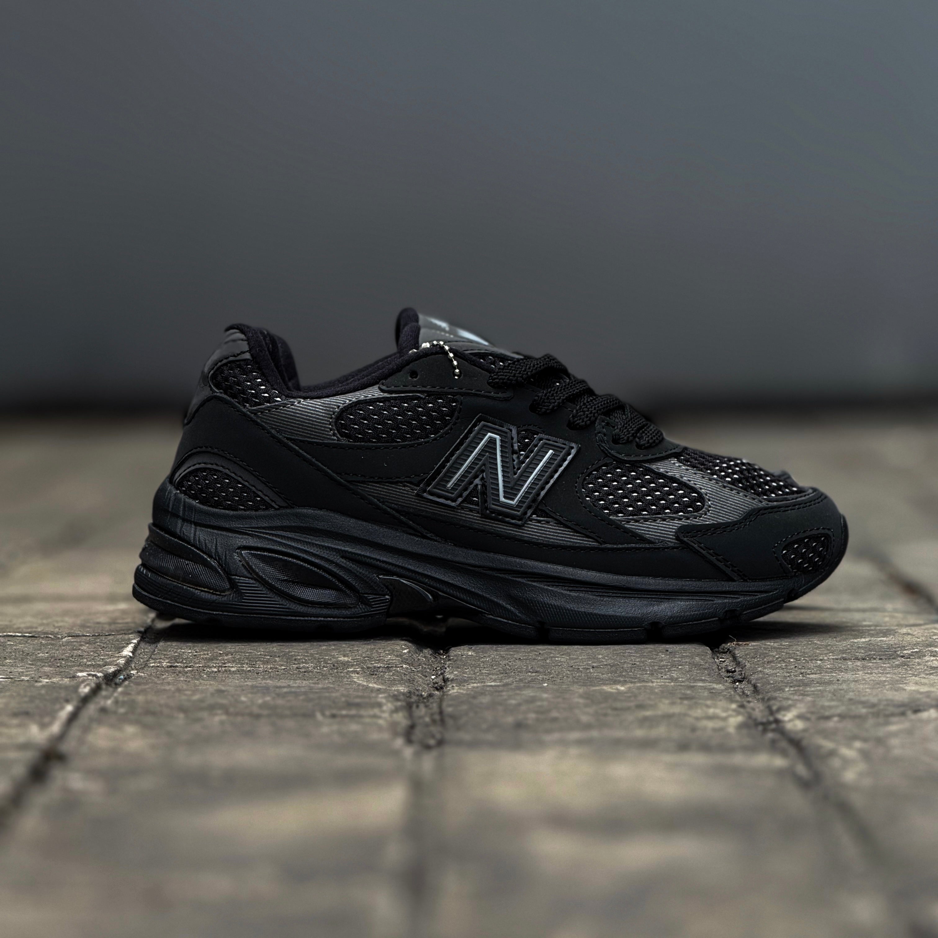 NEW BALANCE 2010 / BLACK