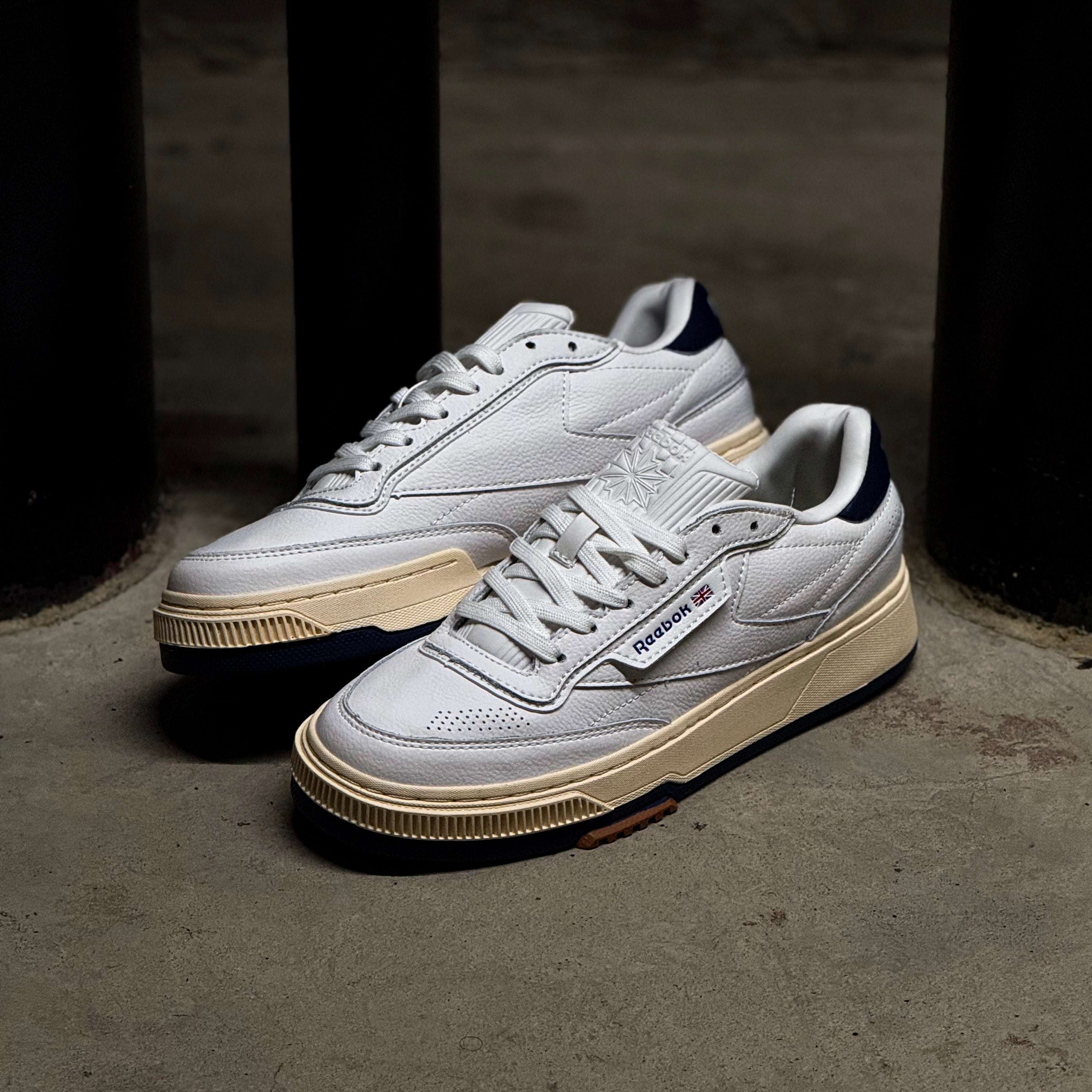 REEBOK CLUB C LTD / VINTAGE  WHITE NAVY