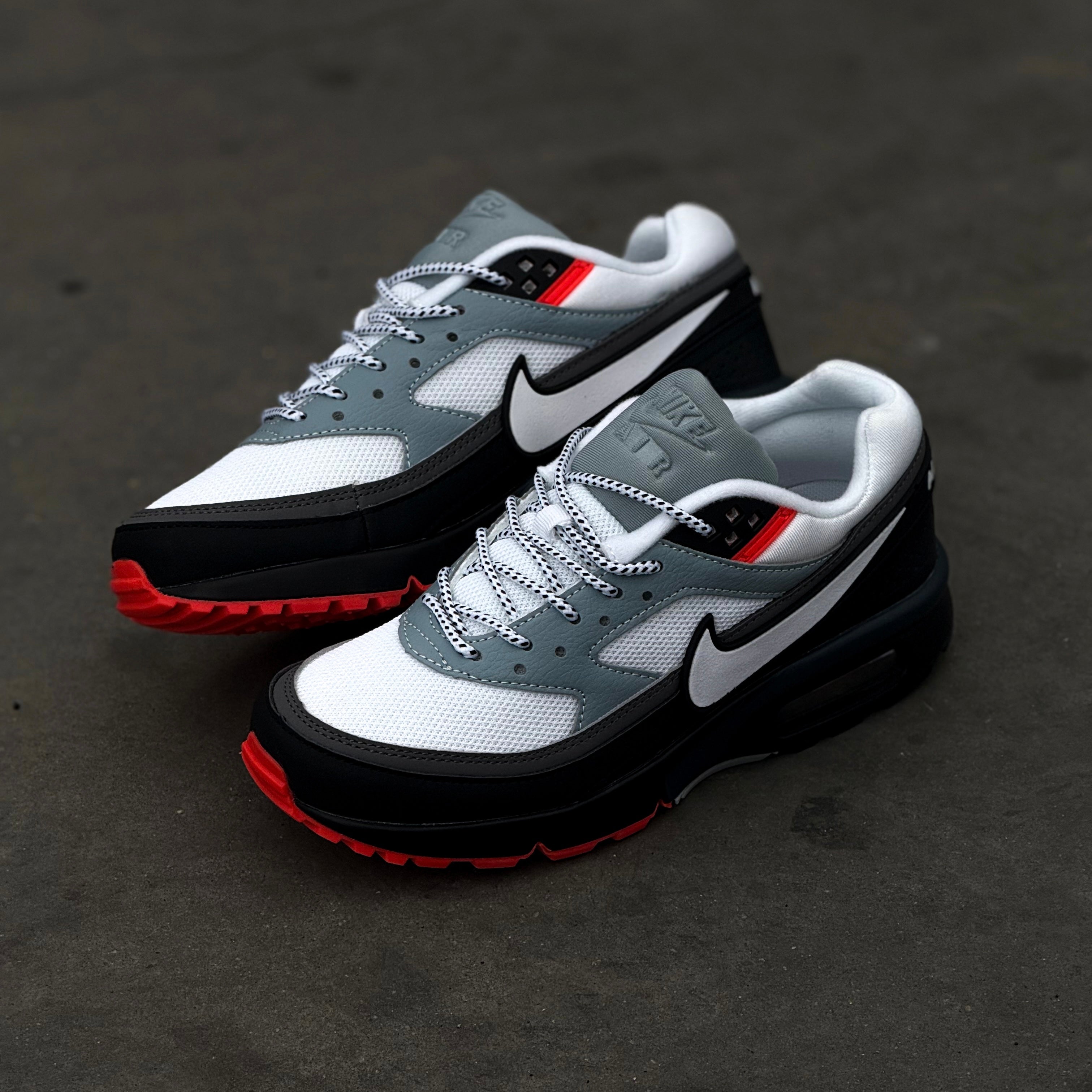 NIKE AIR MAX BW / BLACK WHITE