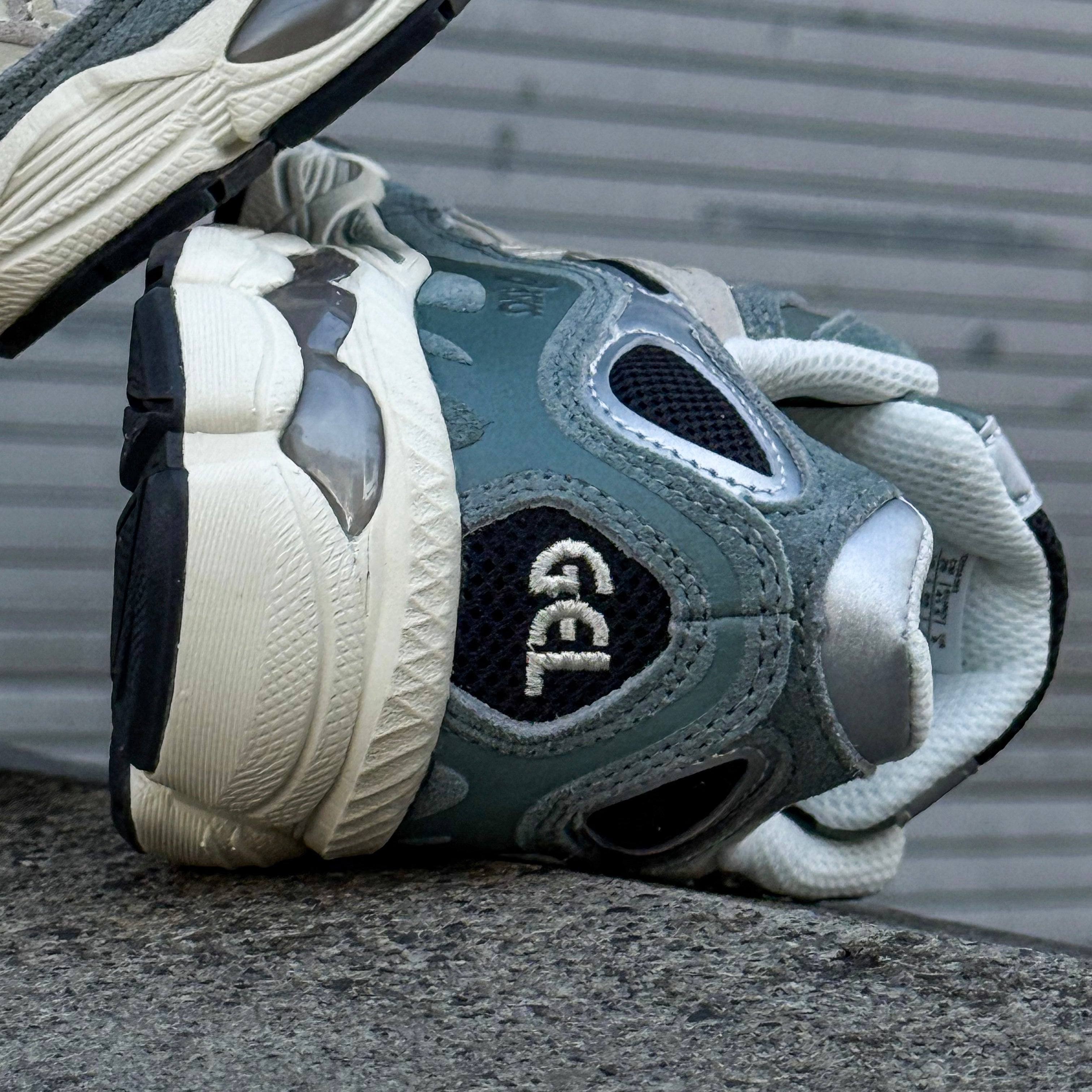 ASICS GEL - NYC / GRAPHITE GREY SMOKE GREY