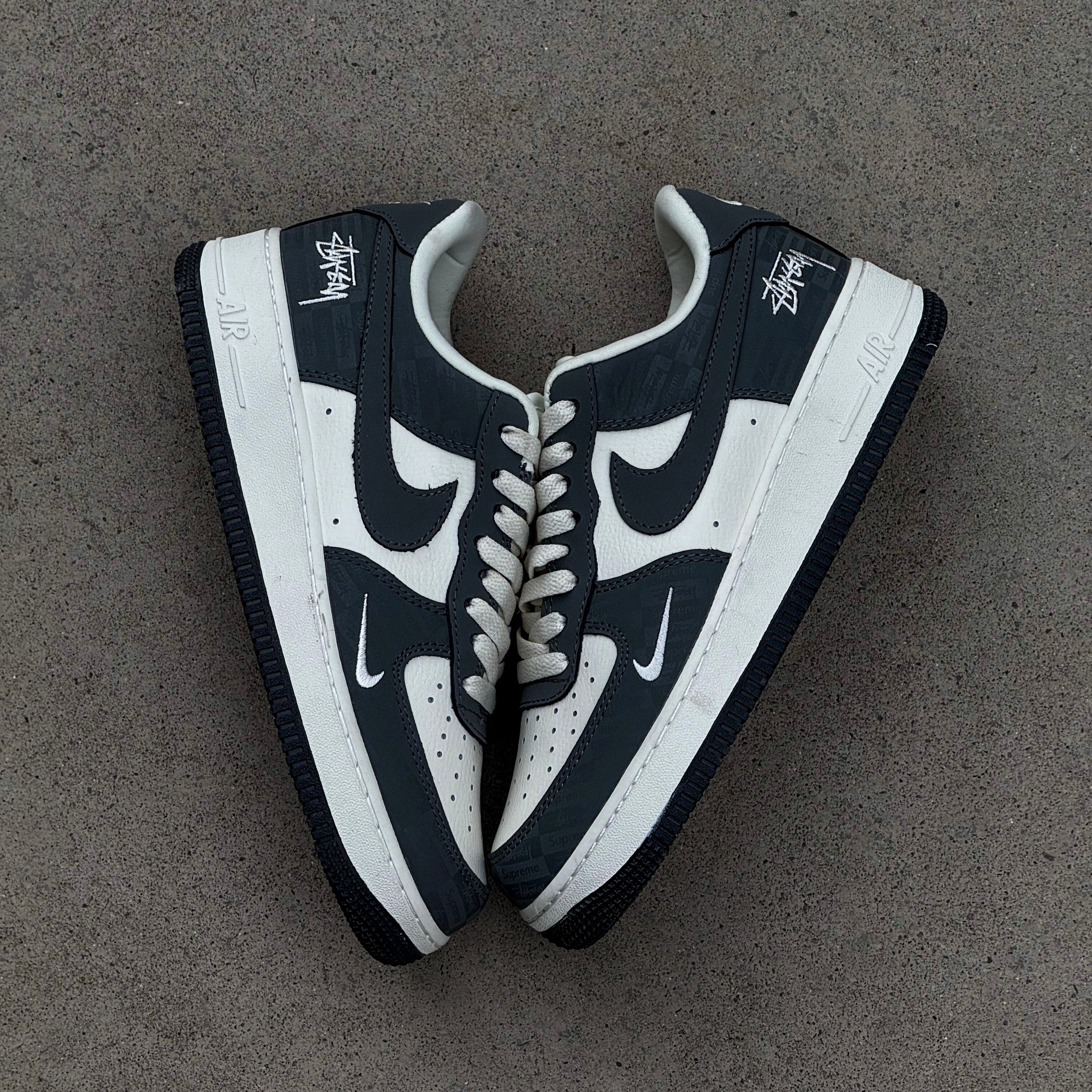 NIKE AIR FORCE ONE / STUSSY GREY