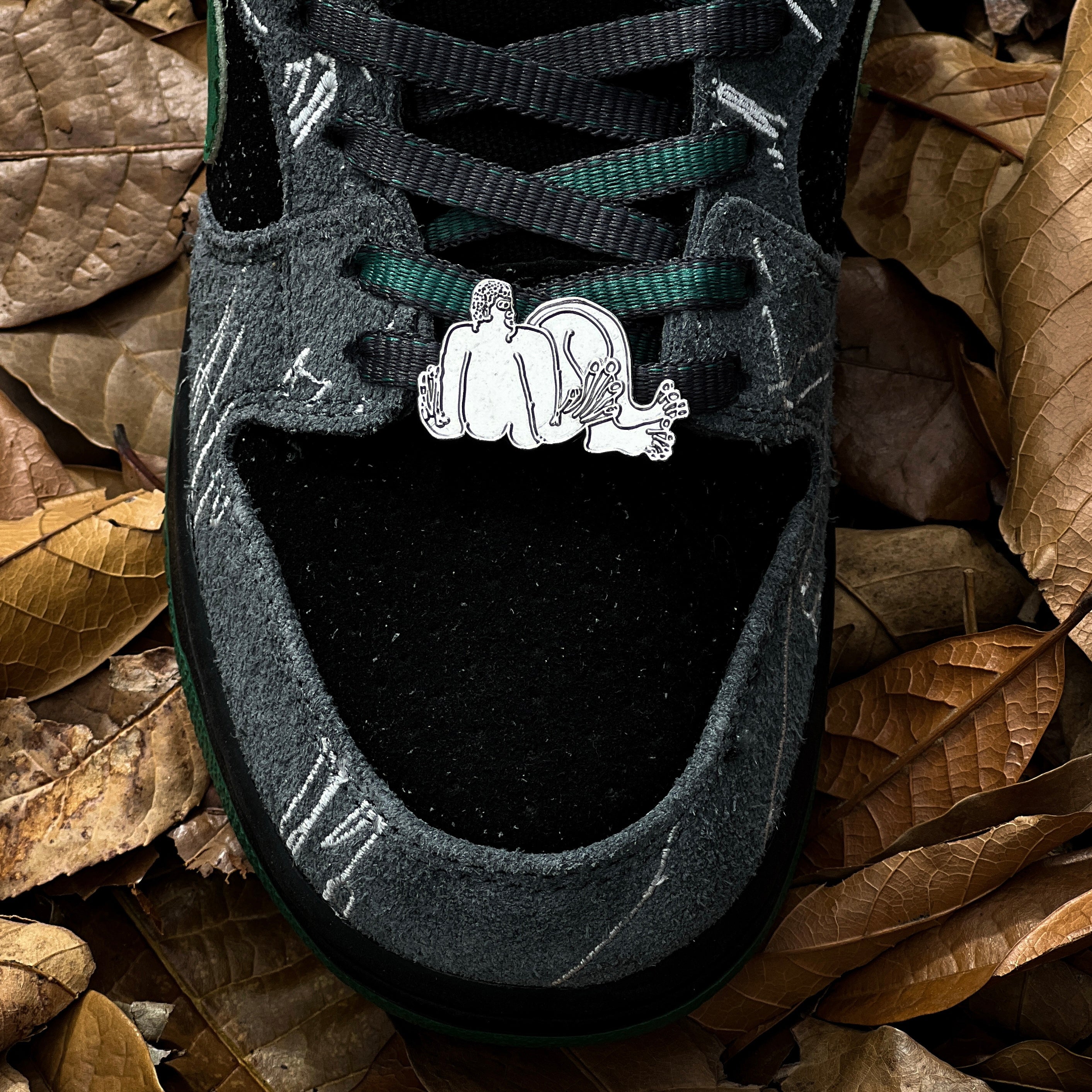 NIKE SB DUNK LOW / THERE SKATEBOARDS