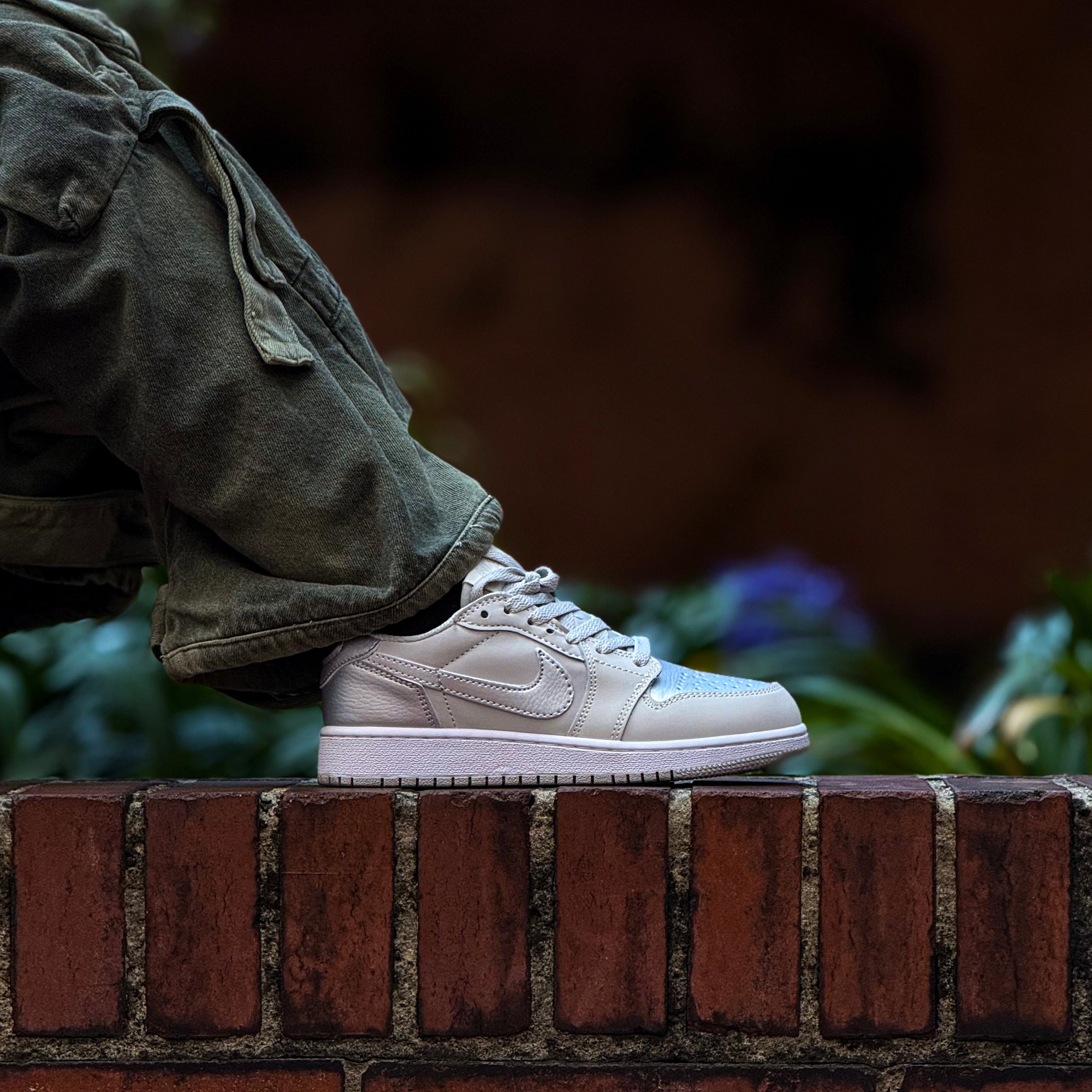 AIR JORDAN 1 LOW / METALLIC SILVER
