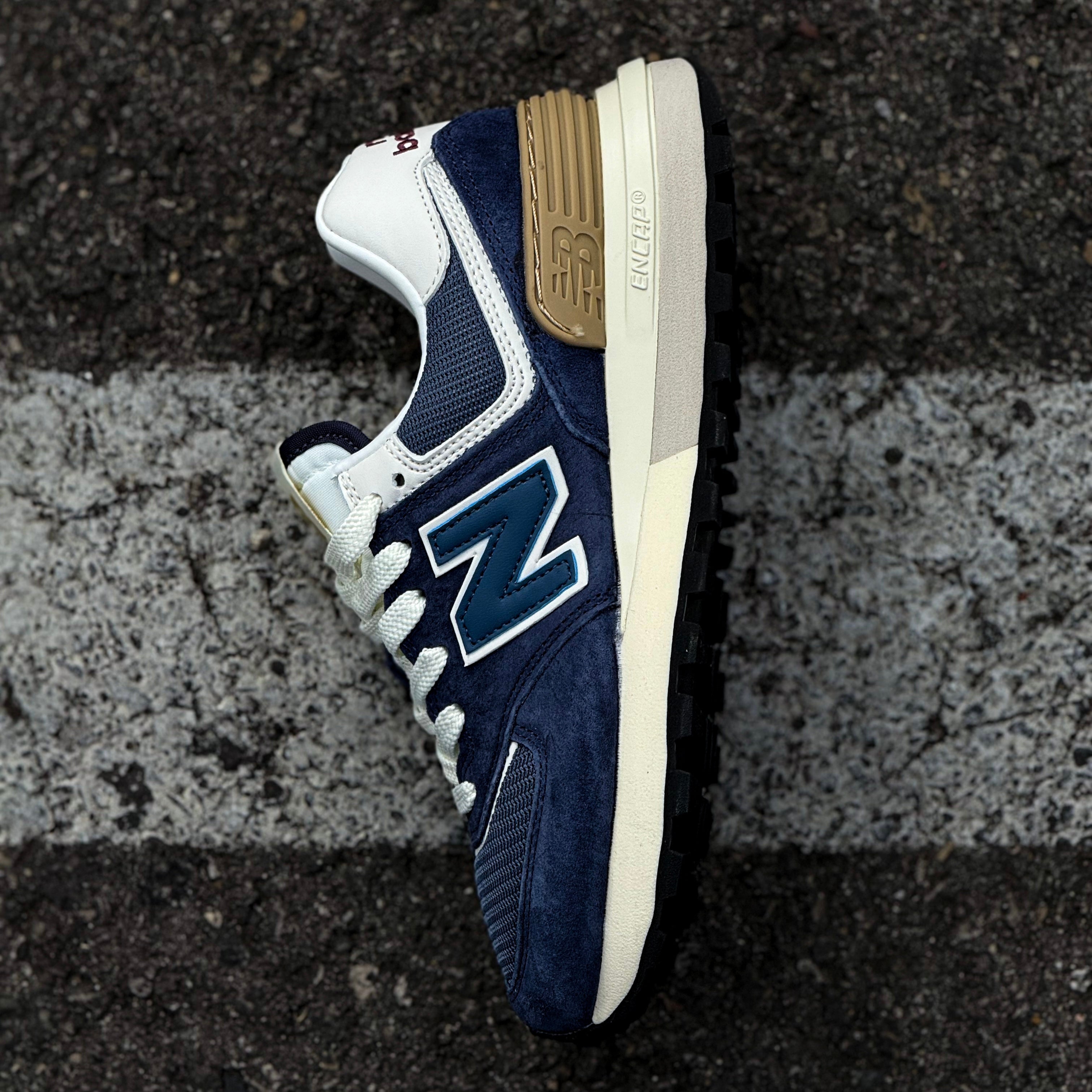 NEW BALANCE 574 / NAVY WHITE BEIGE