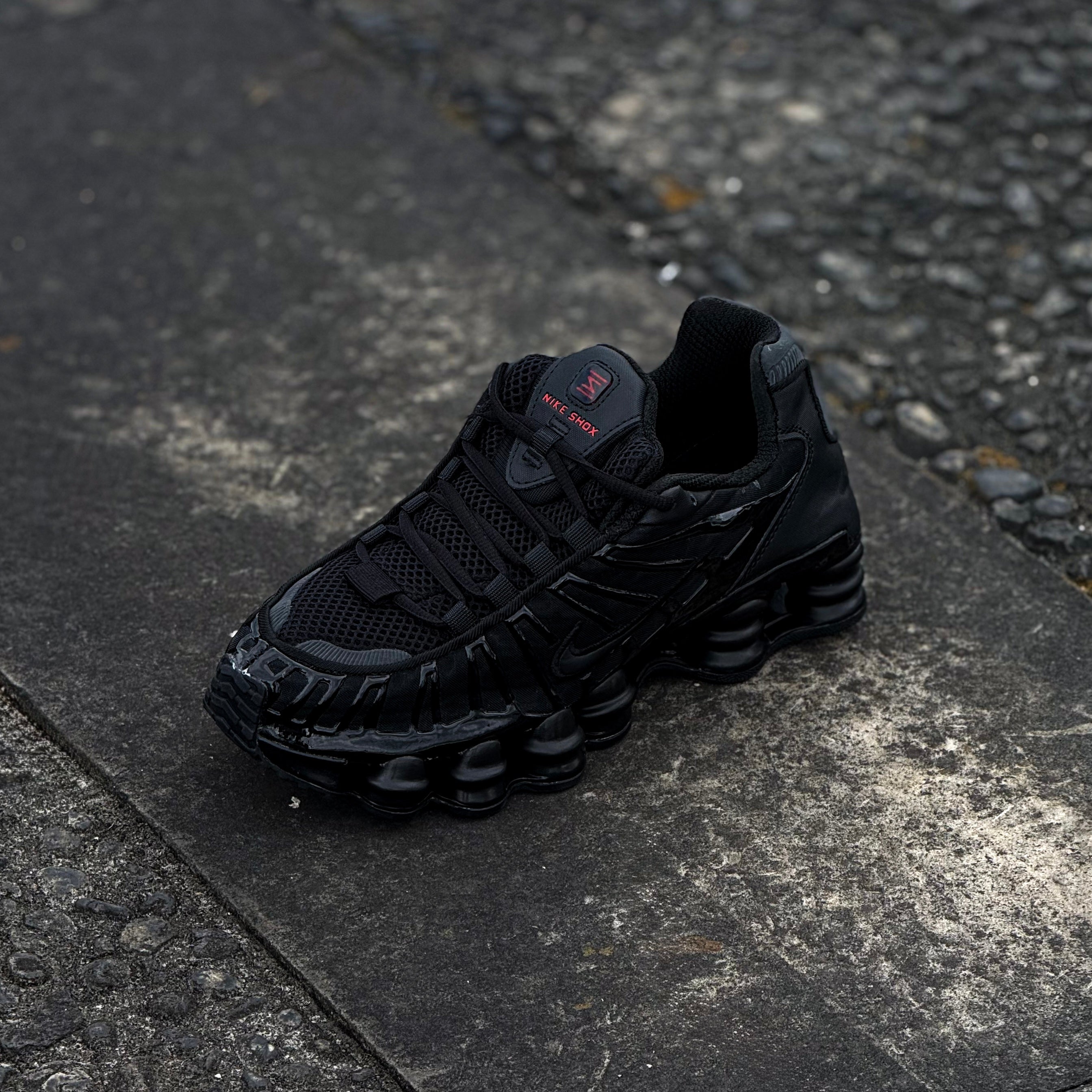 NIKE SHOX TL / BLACK METALLIC