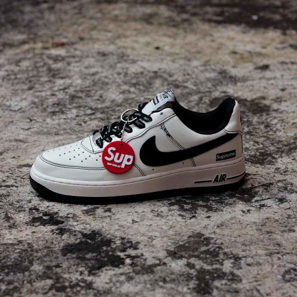 NIKE AIR FORCE 1 LOW / SUPREME WHITE BLACK